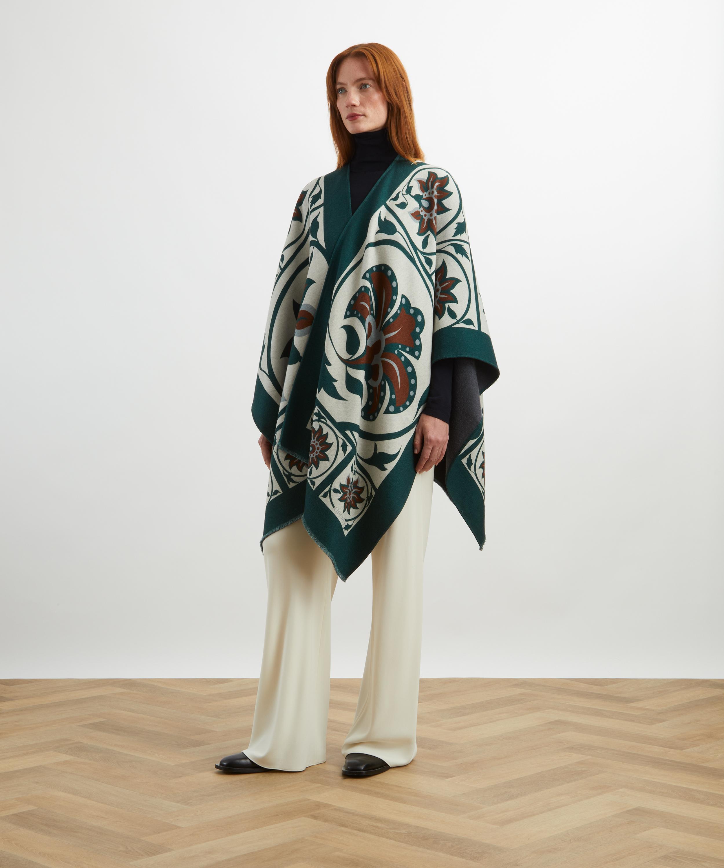 Liberty - Tudor Floral 160X140 Wool Cape image number 2