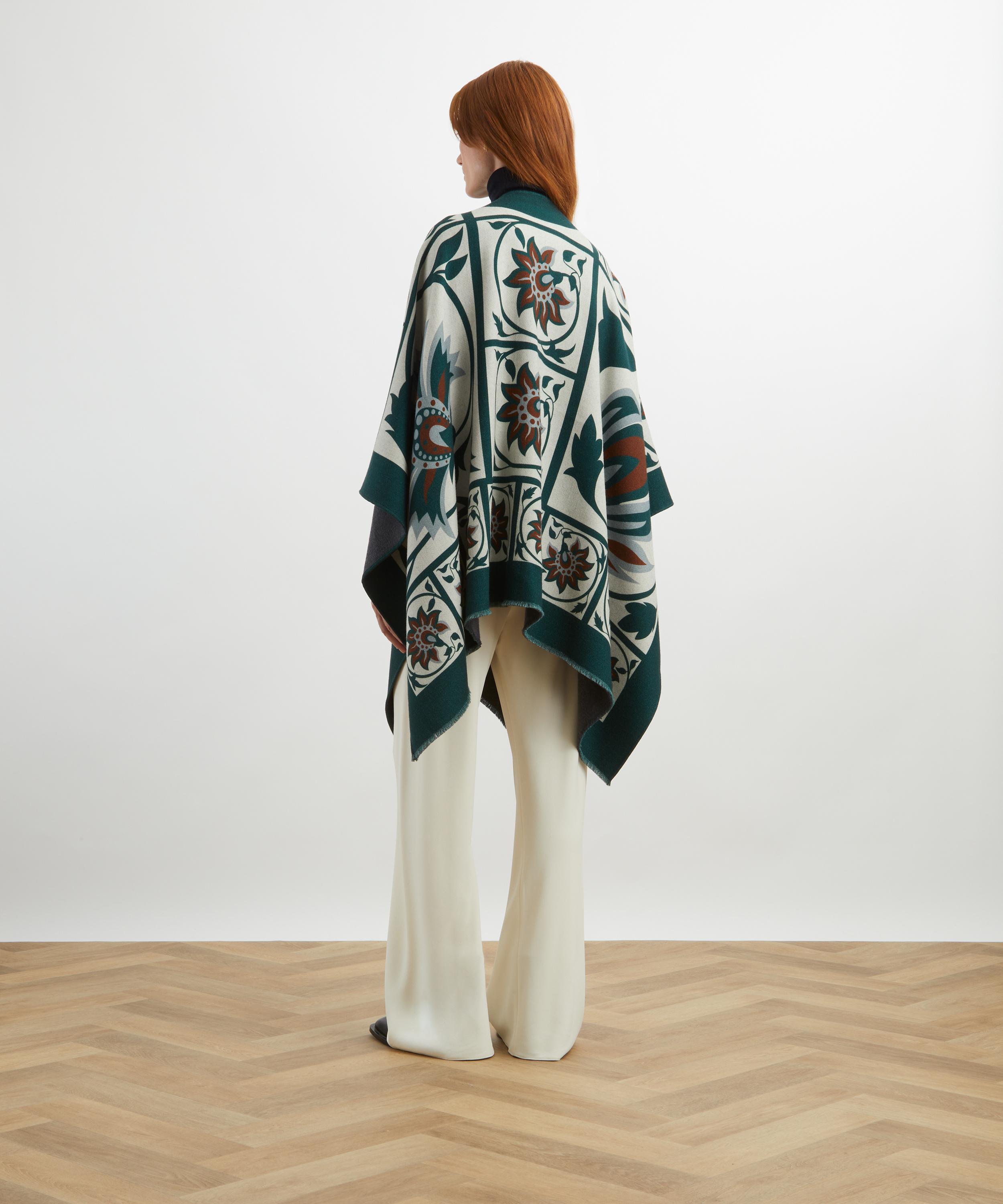 Liberty - Tudor Floral 160X140 Wool Cape image number 3