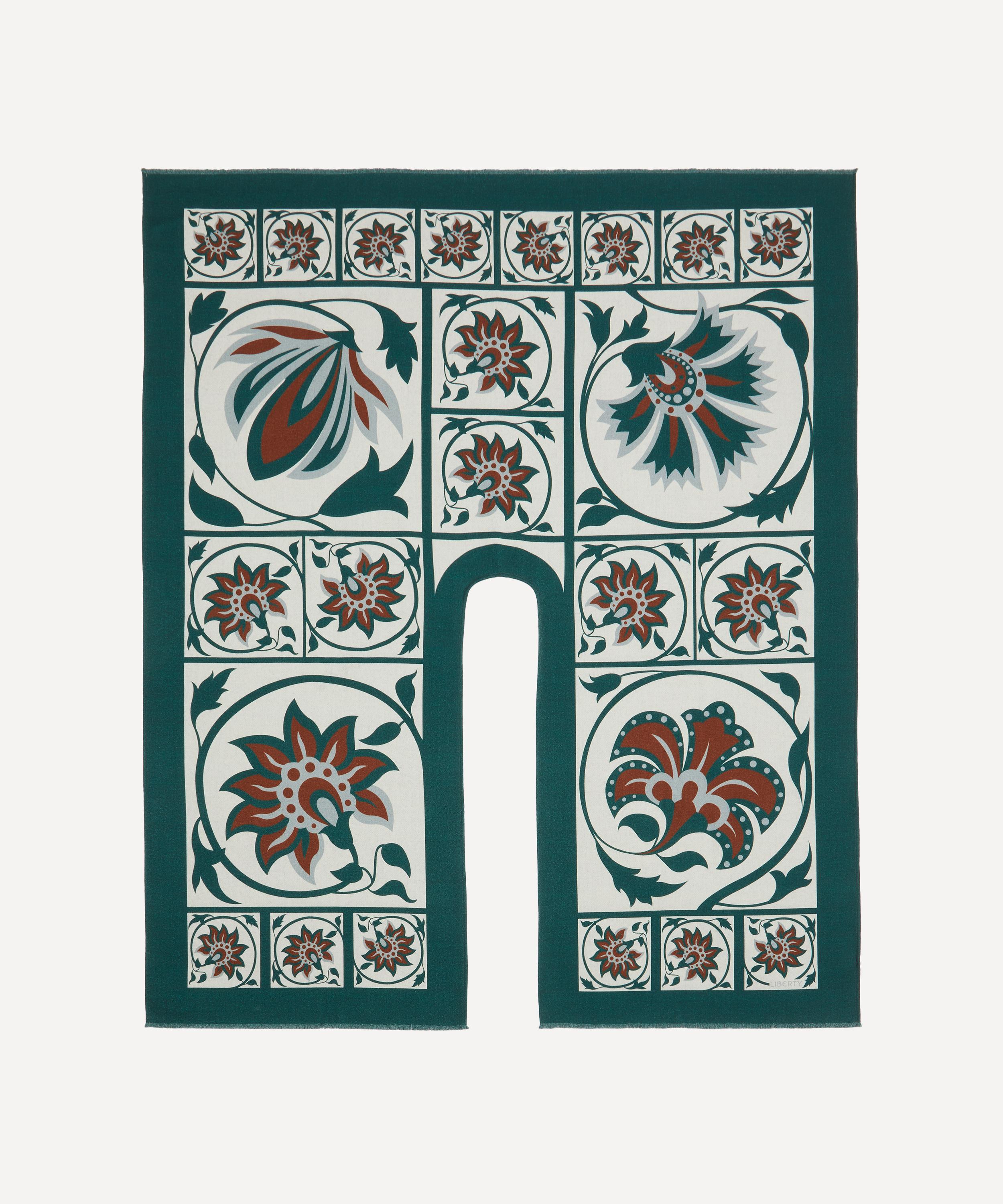 Liberty - Tudor Floral 160X140 Wool Cape image number 5