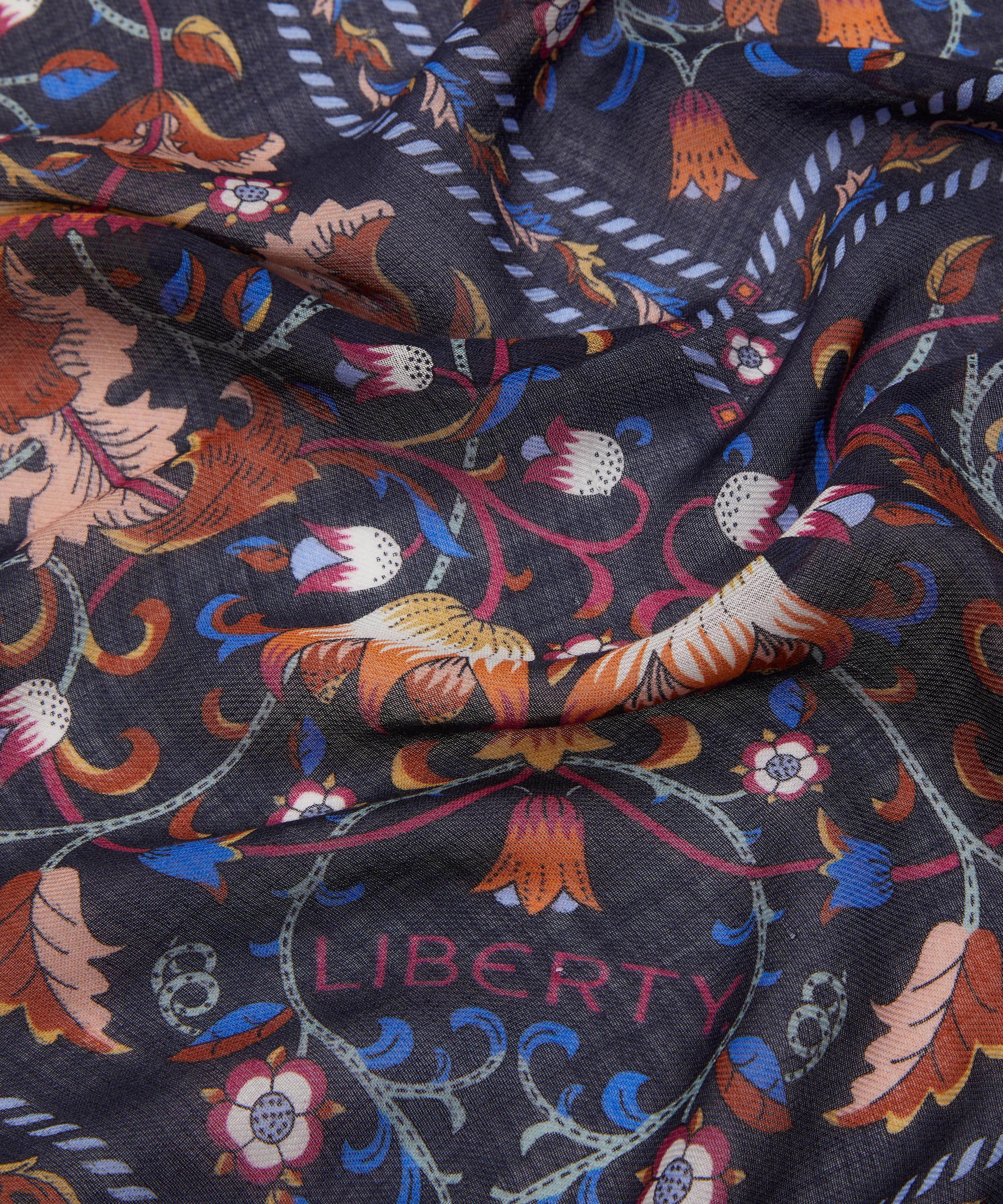 Liberty - Lodden Triangle 100X140 Wool-Silk Scarf image number 3