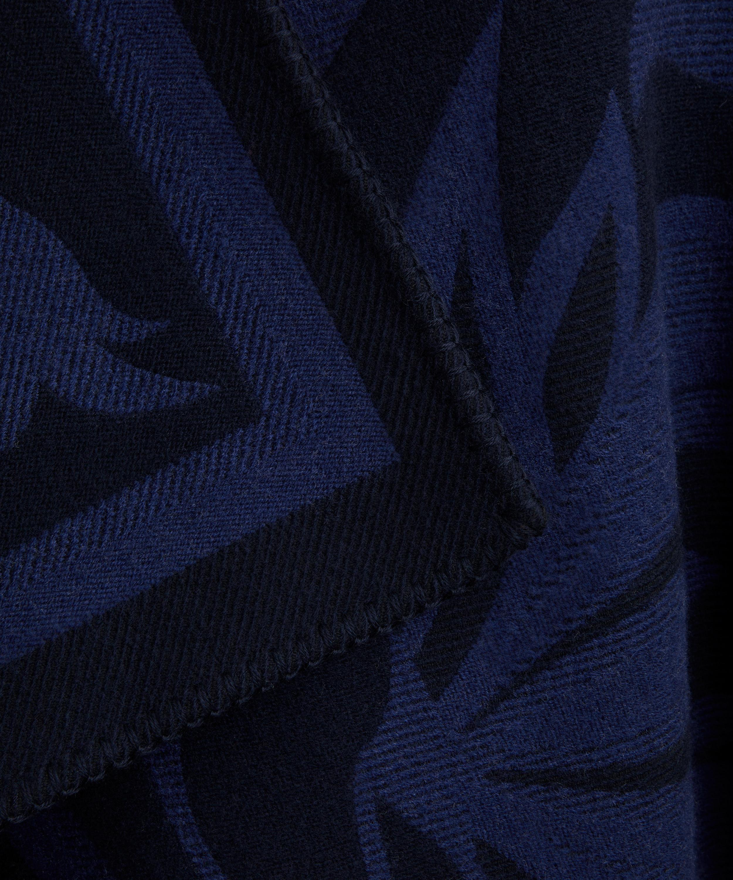 Liberty - Floral Tile 130X130 Wool Cape image number 4