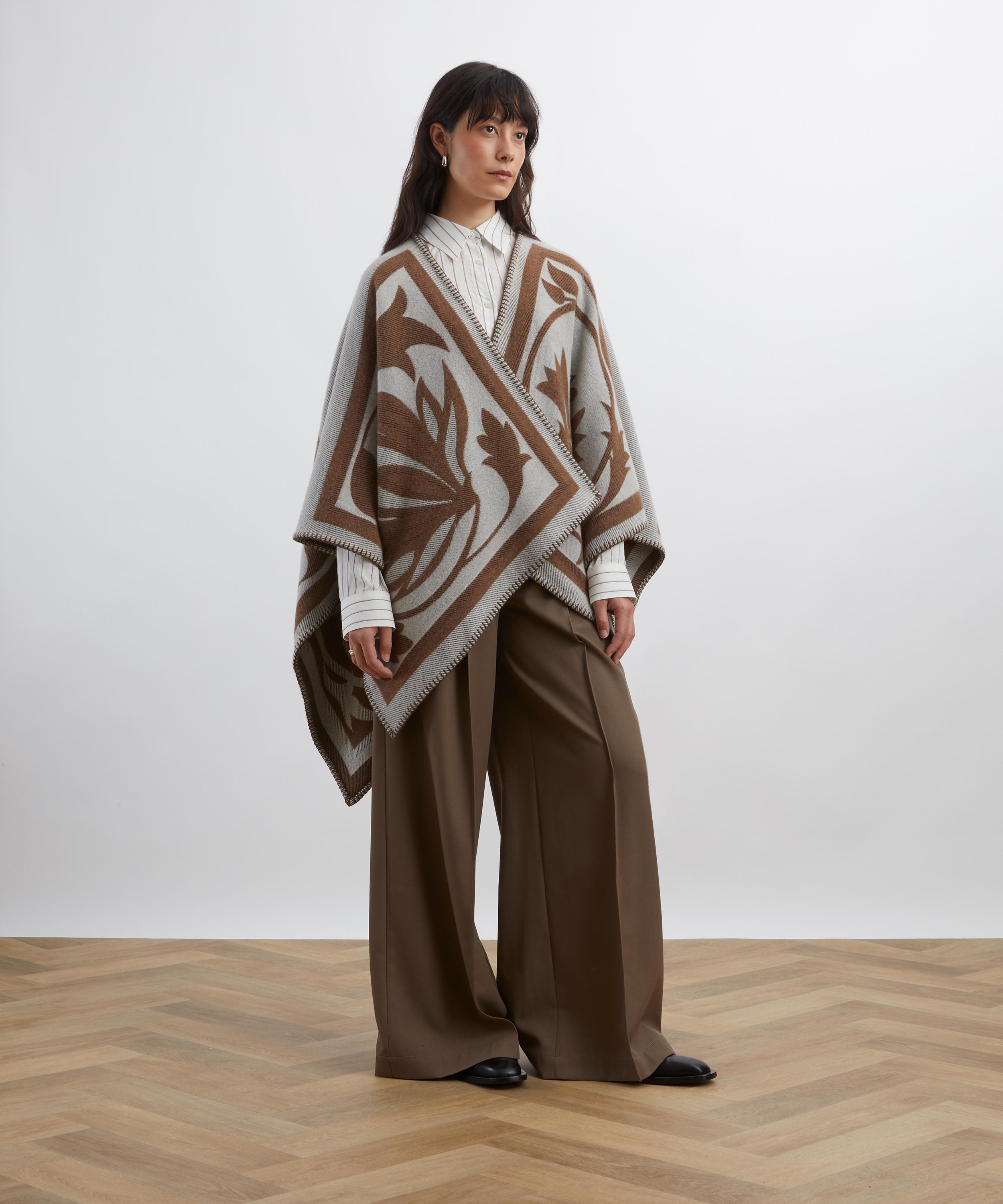 Liberty - Floral Tile 130X130 Wool Cape image number 1