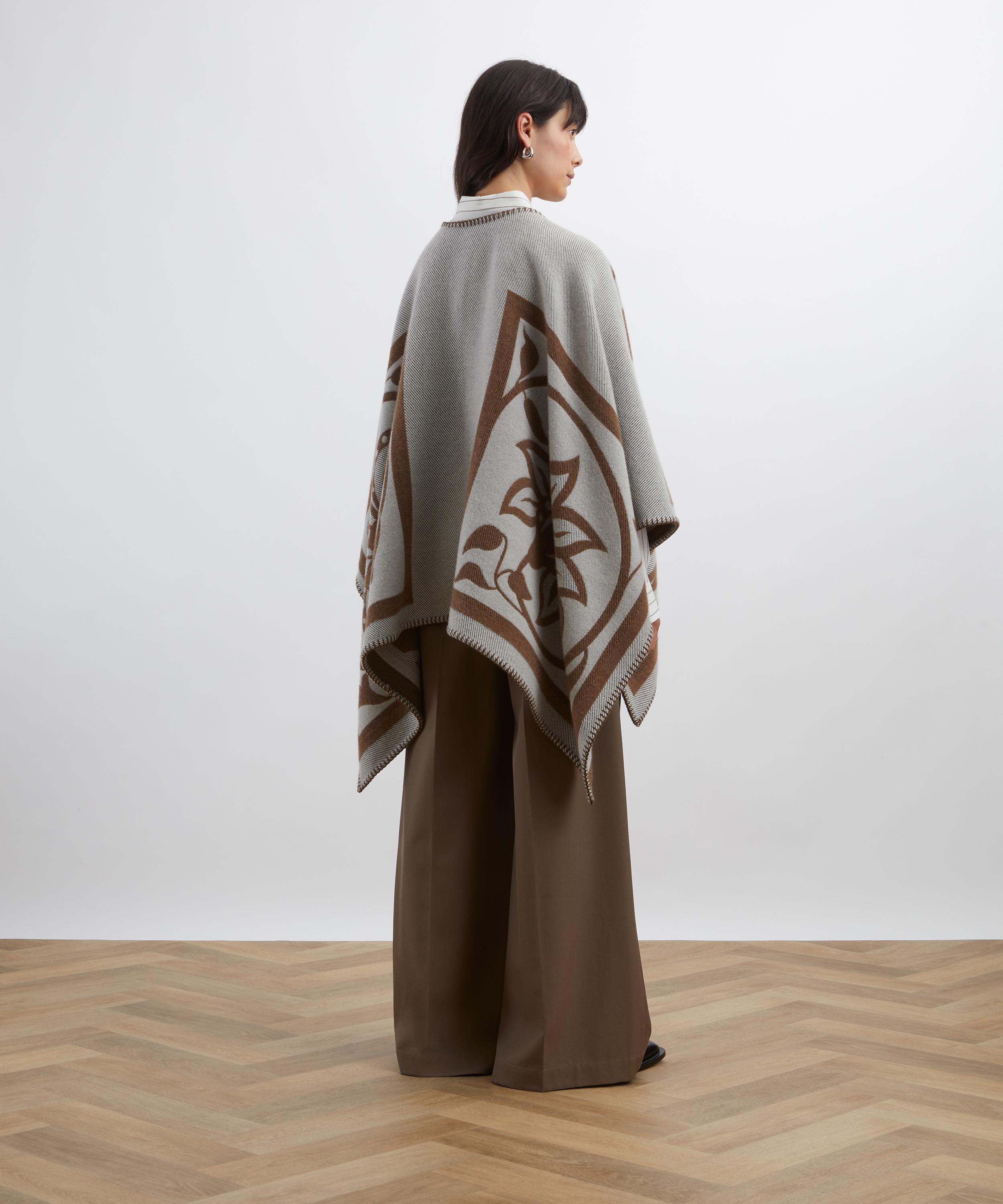 Liberty - Floral Tile 130X130 Wool Cape image number 3