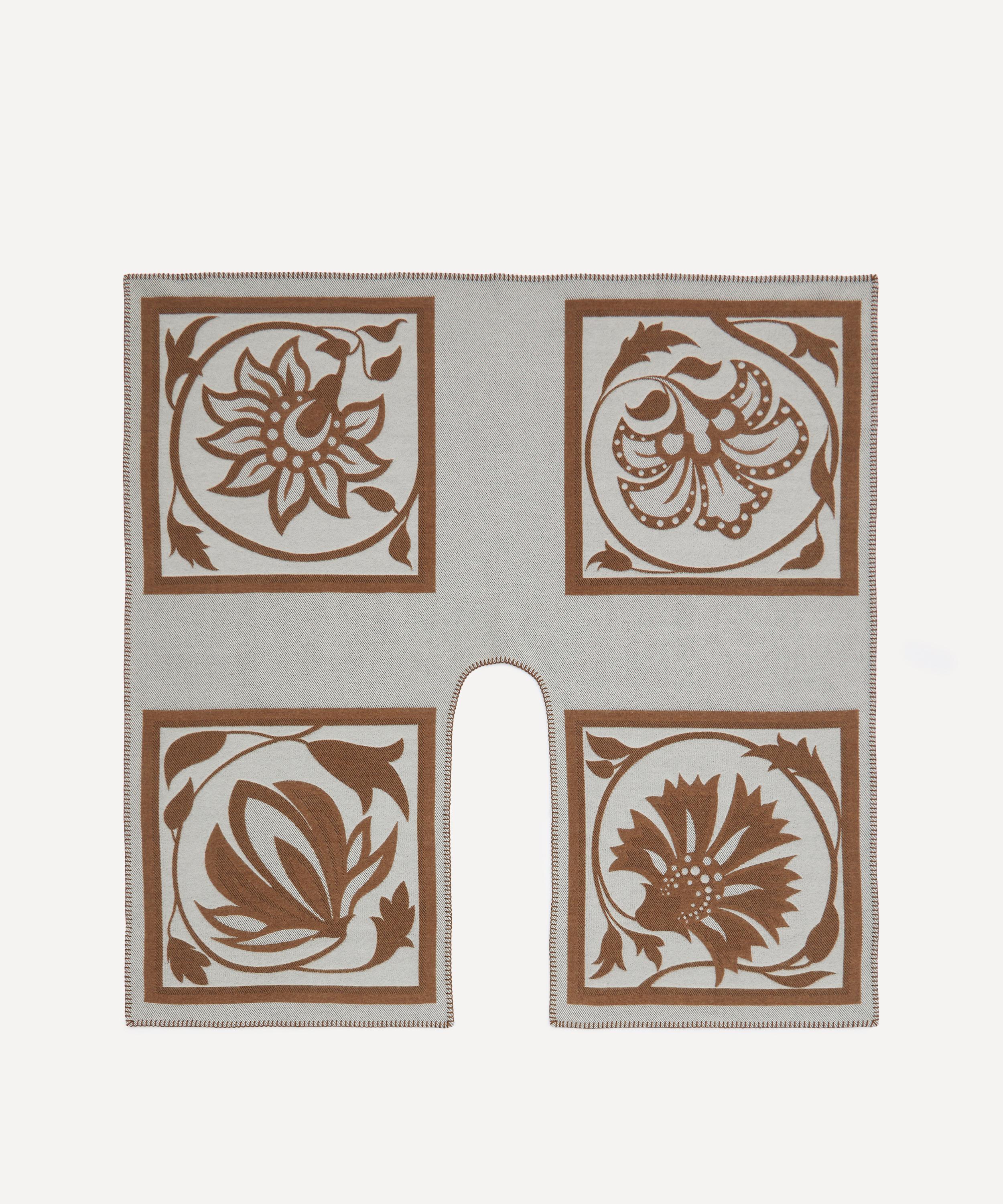 Liberty - Floral Tile 130X130 Wool Cape image number 6