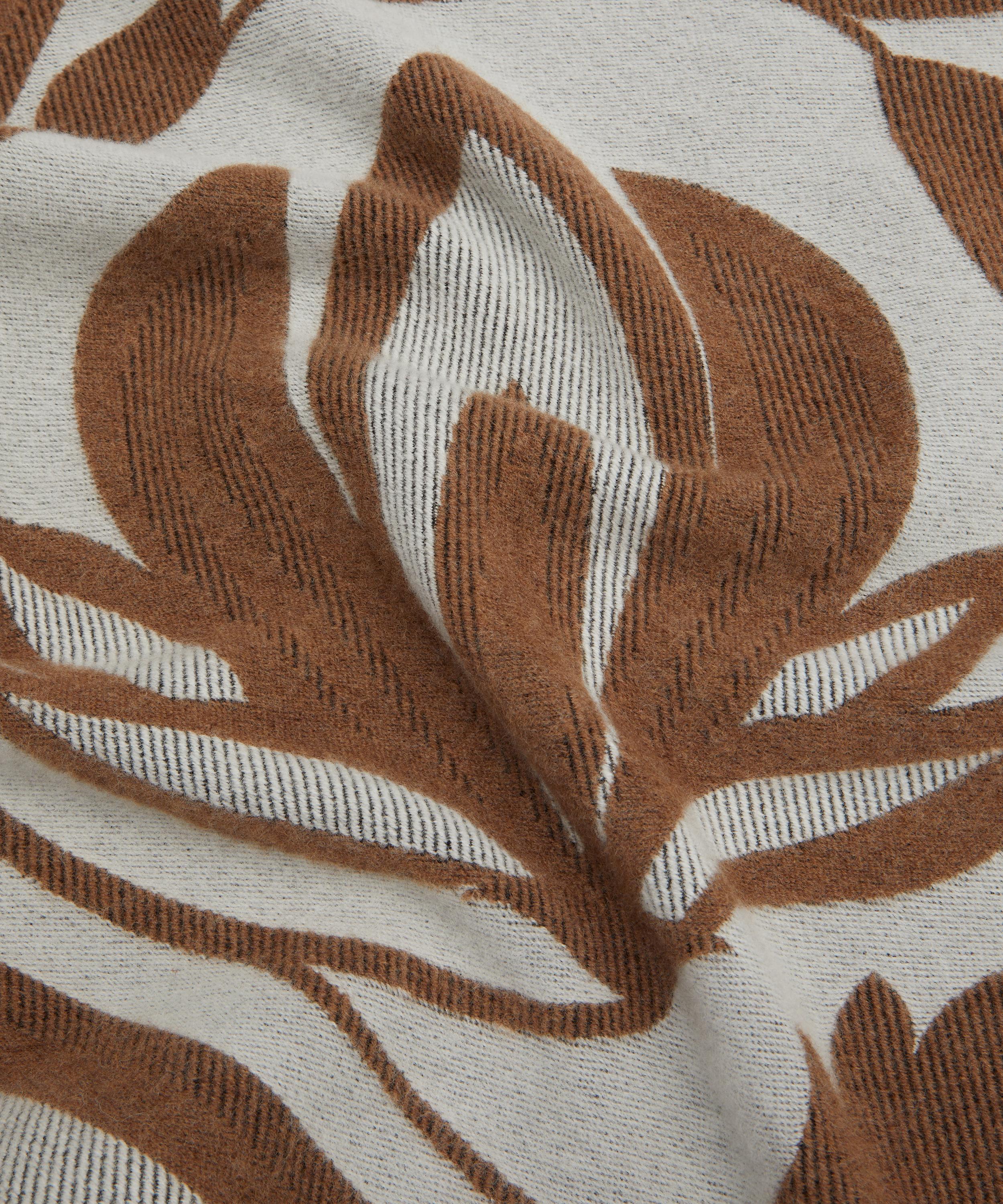 Liberty - Floral Tile 130X130 Wool Cape image number 7