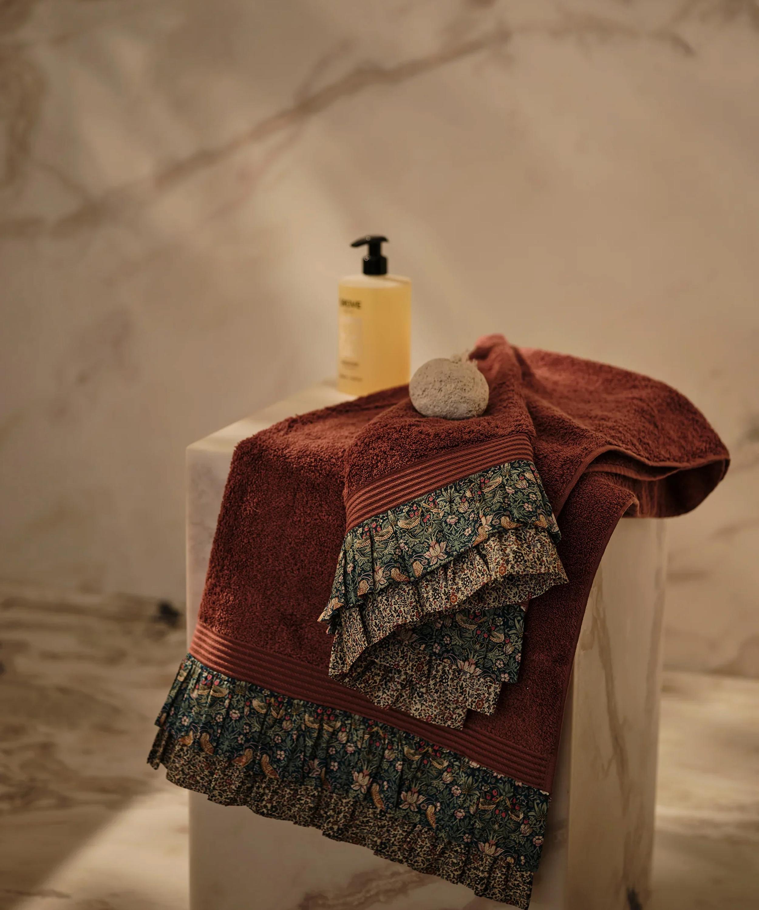 Coco & Wolf - Strawberry Thief and Katie and Millie Ruffle Edge Bath Mat image number 1