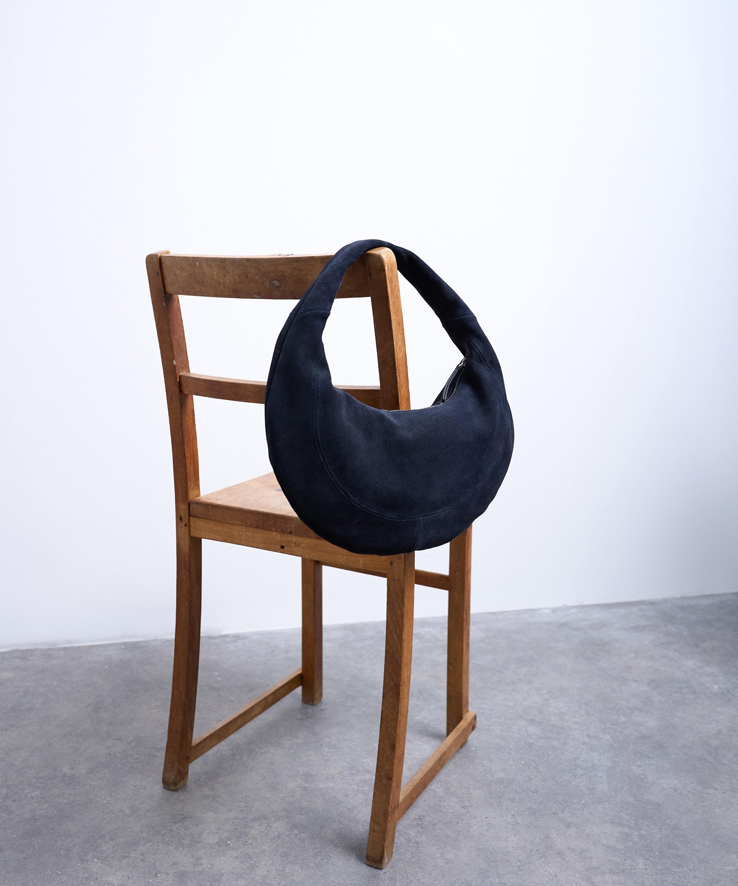 TOPSHOP - Navy Cian Suede Scoop Grab Bag image number 3