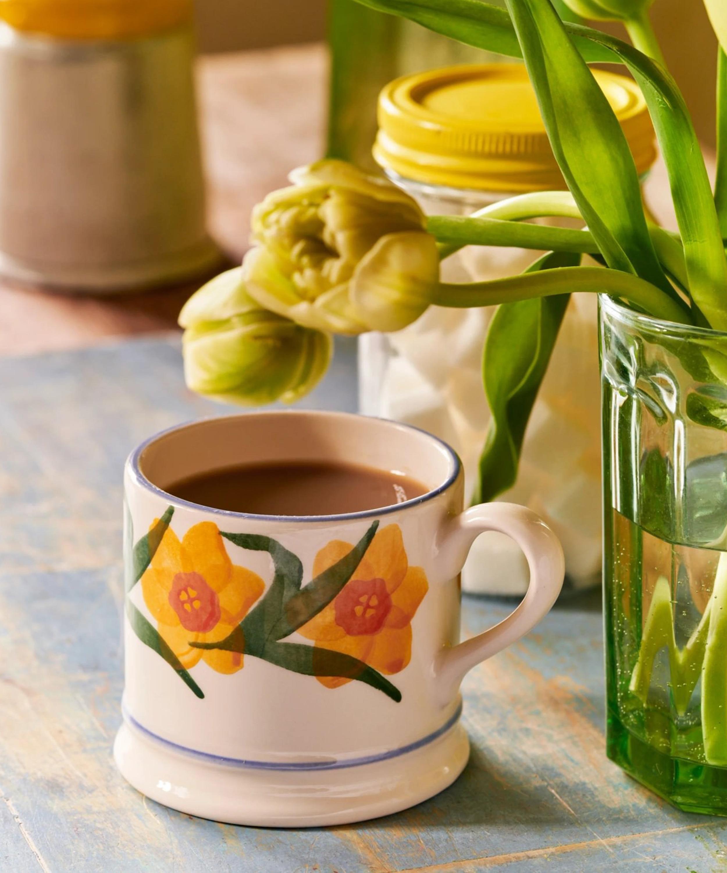Emma Bridgewater - Windblown Daffodils Small Mug image number 