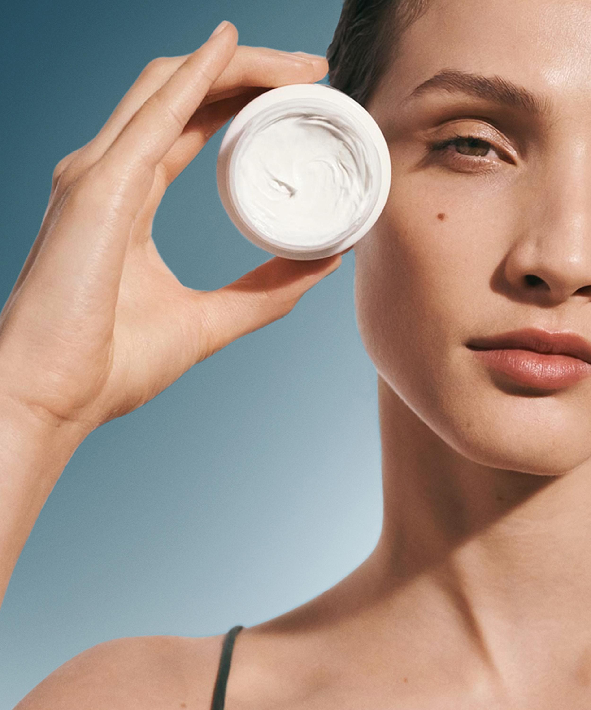 La Mer - The Moisture and Strength Duet image number 2