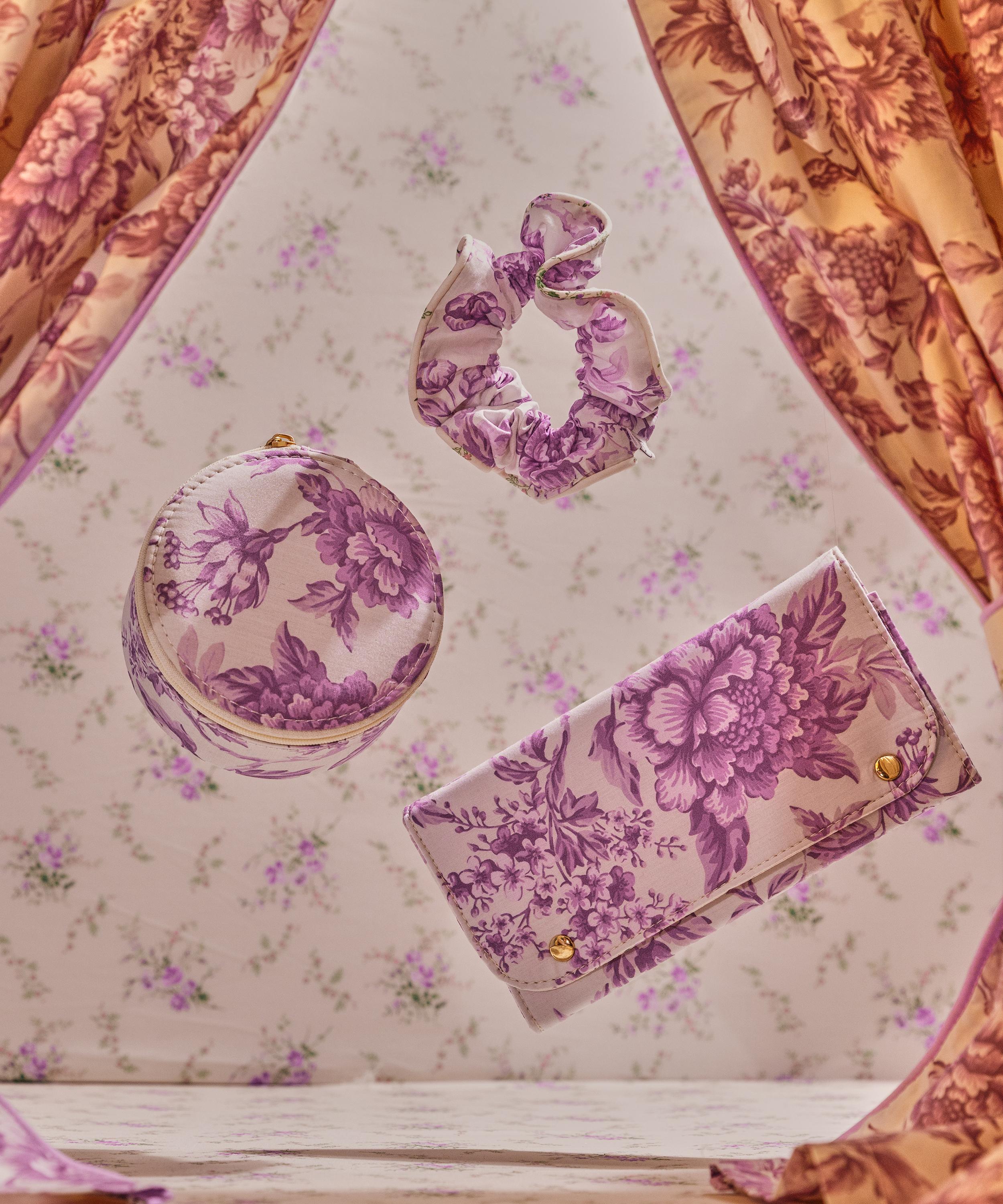 Bon Dep - Regency Trail Tana Lawn&trade; Cotton Jewellery Roll image number 1