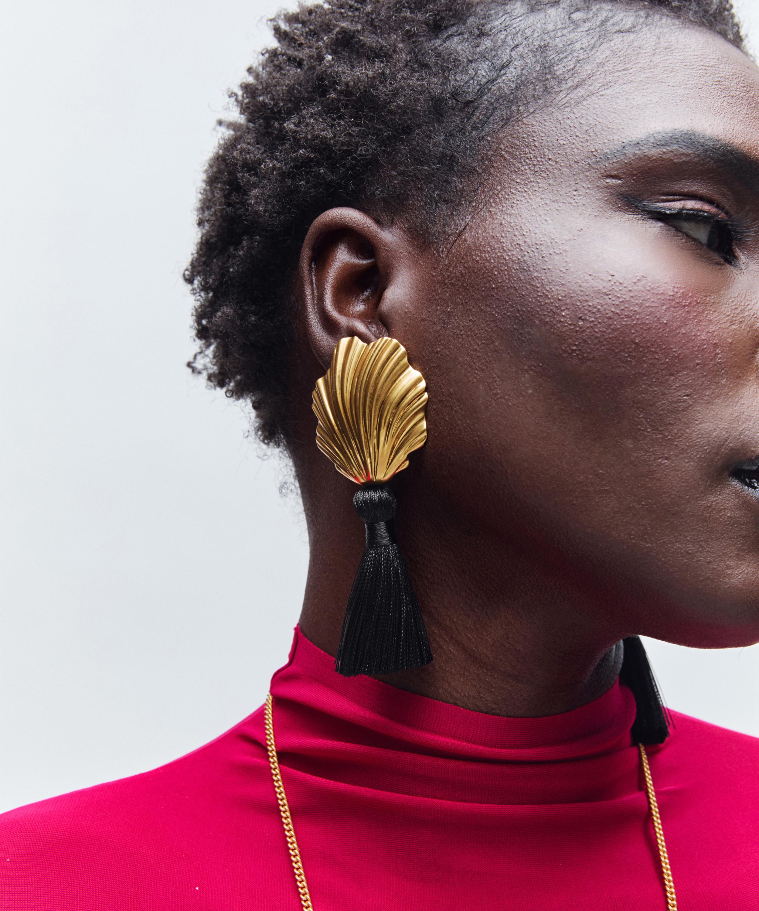 Julietta - 24 Gold-Plated Coquille Drop Earrings image number 1