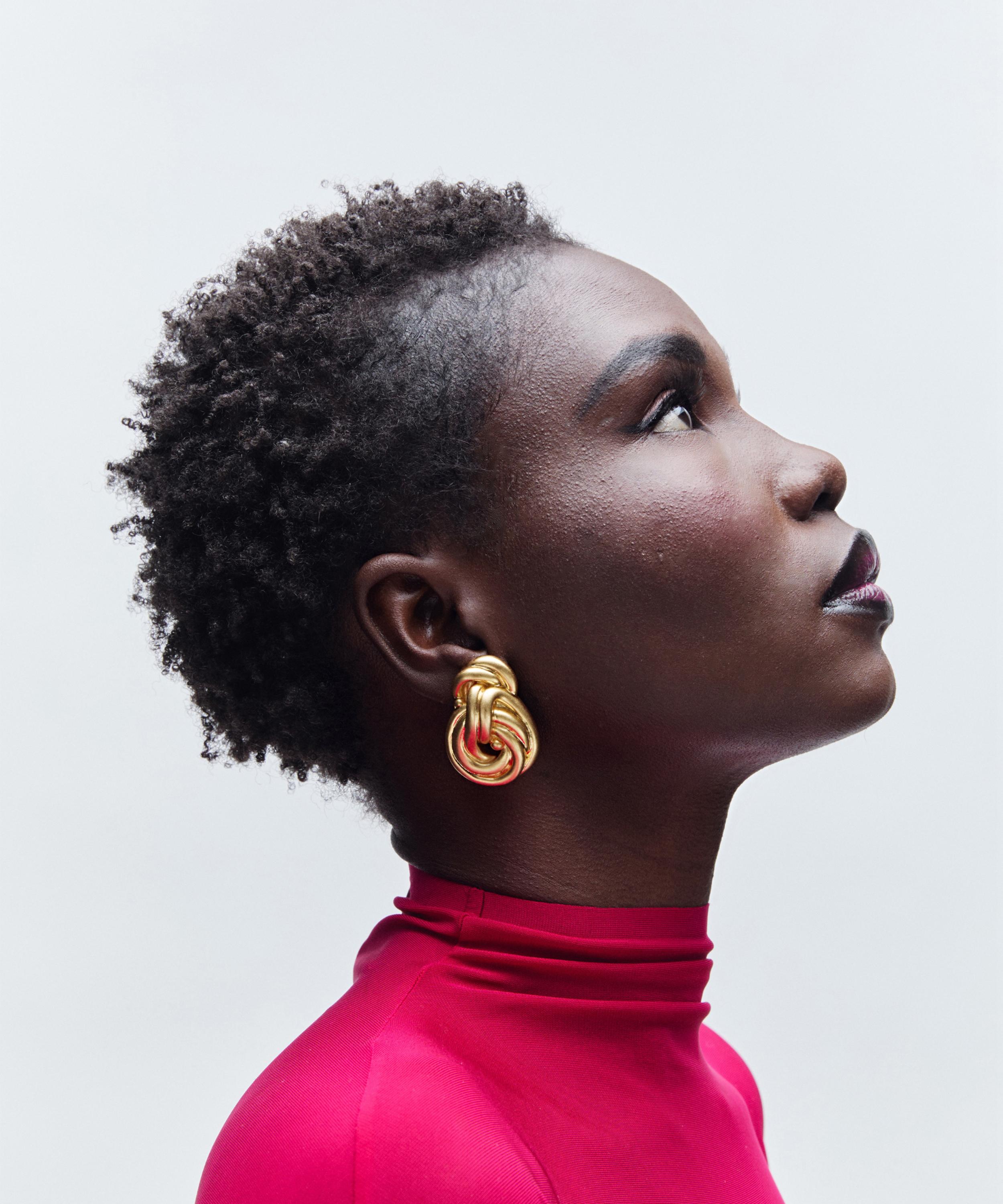 Julietta - 24 Gold-Plated Knot Stud Earrings image number 1