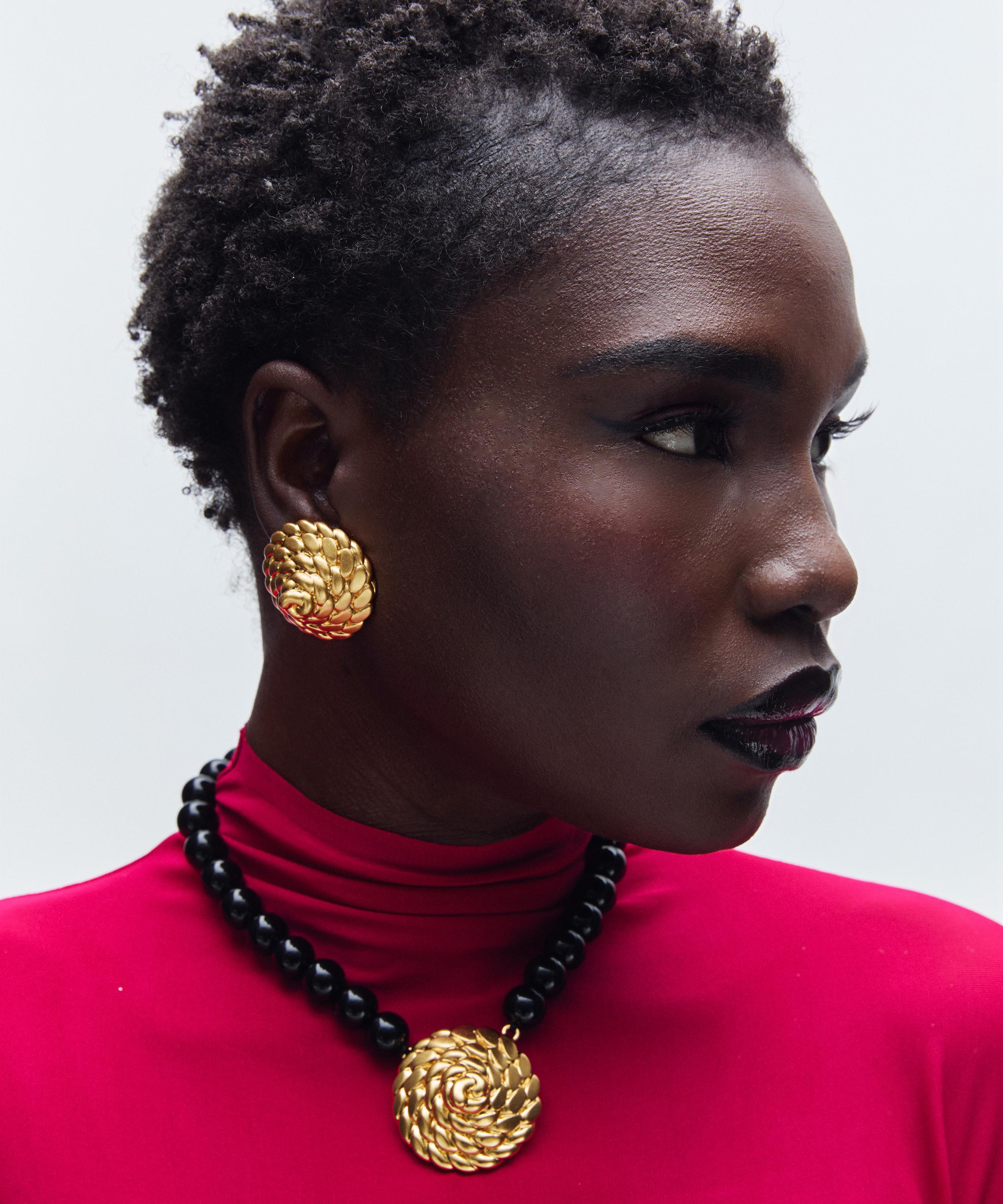 Julietta - Spiral Pendant Necklace image number 1