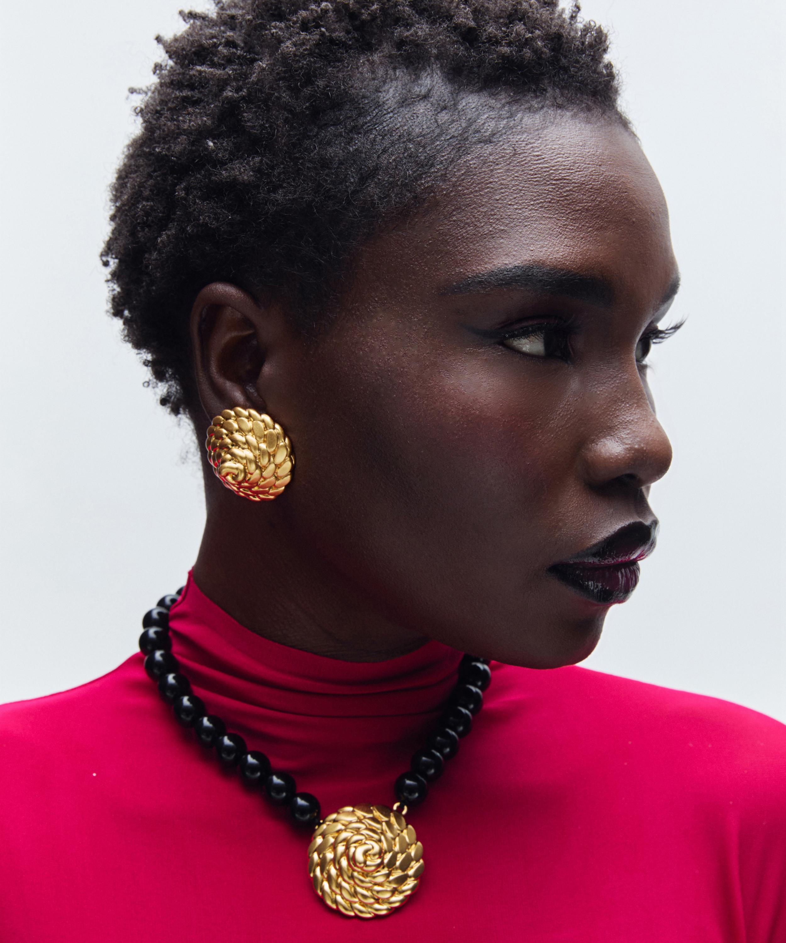 Julietta - 24 Gold-Plated Spiral Stud Earrings image number 1