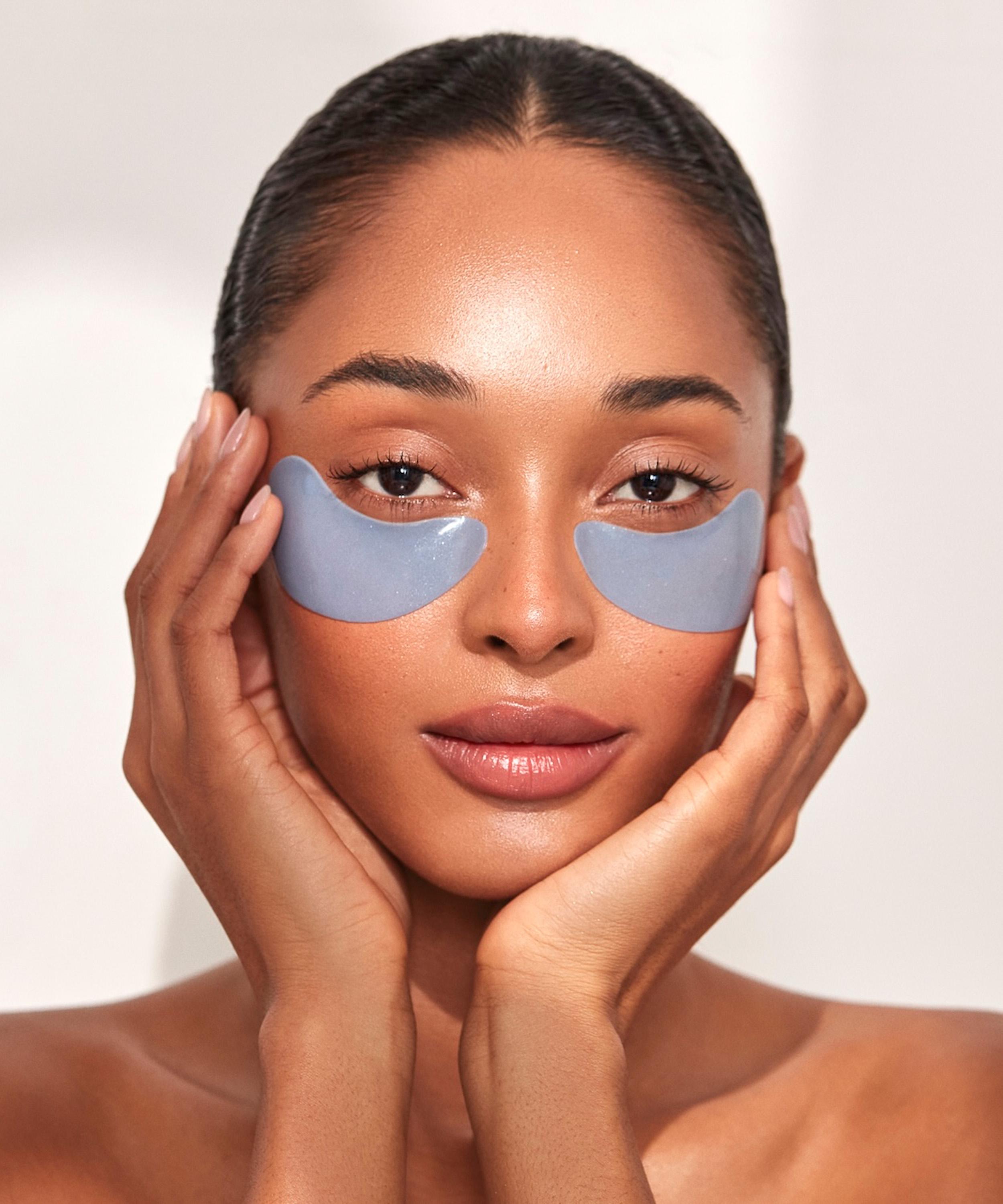 111SKIN - Jet Setter Passport image number 2