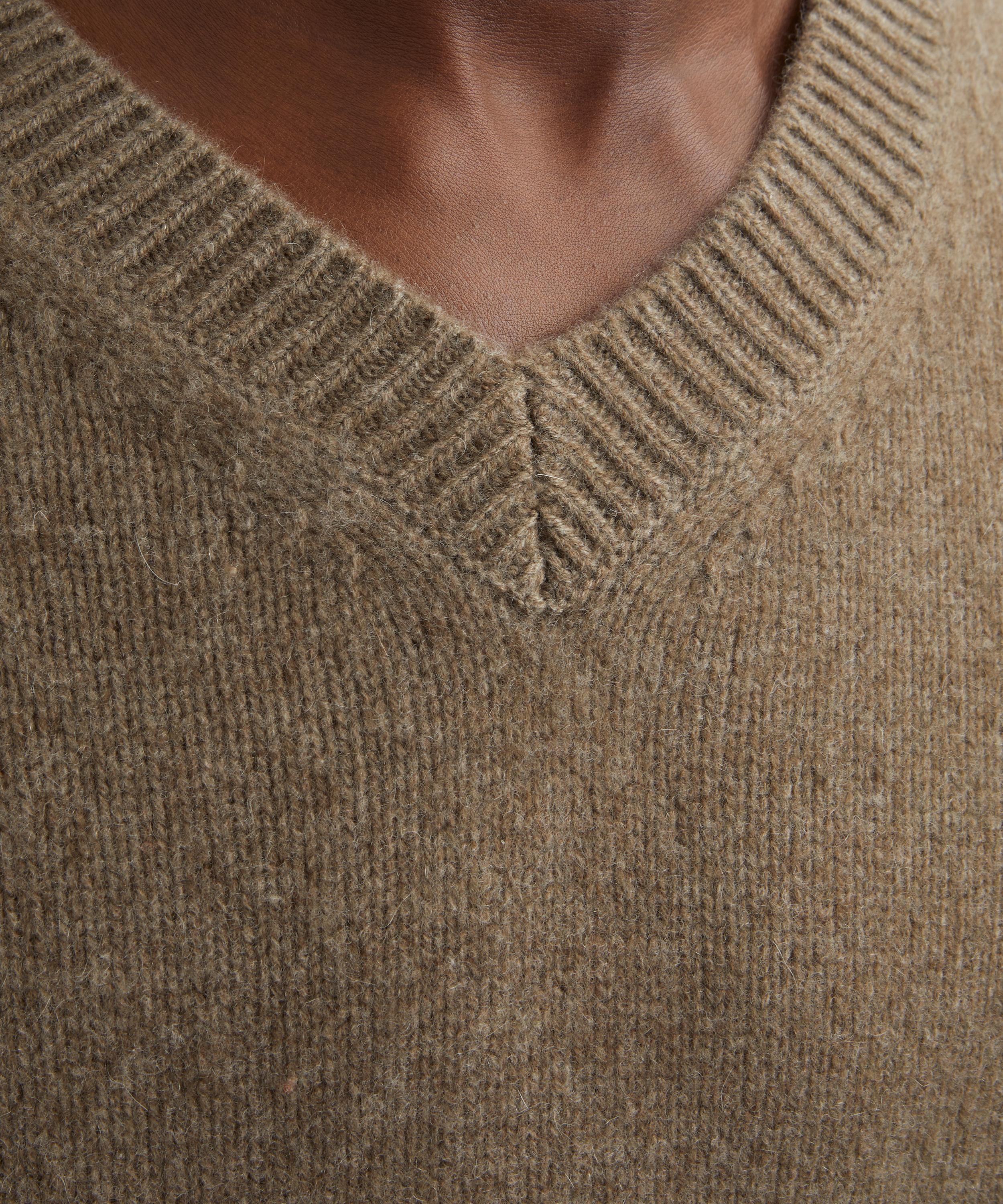 Frame - Brushed Cashmere V-neck Jumper image number 4