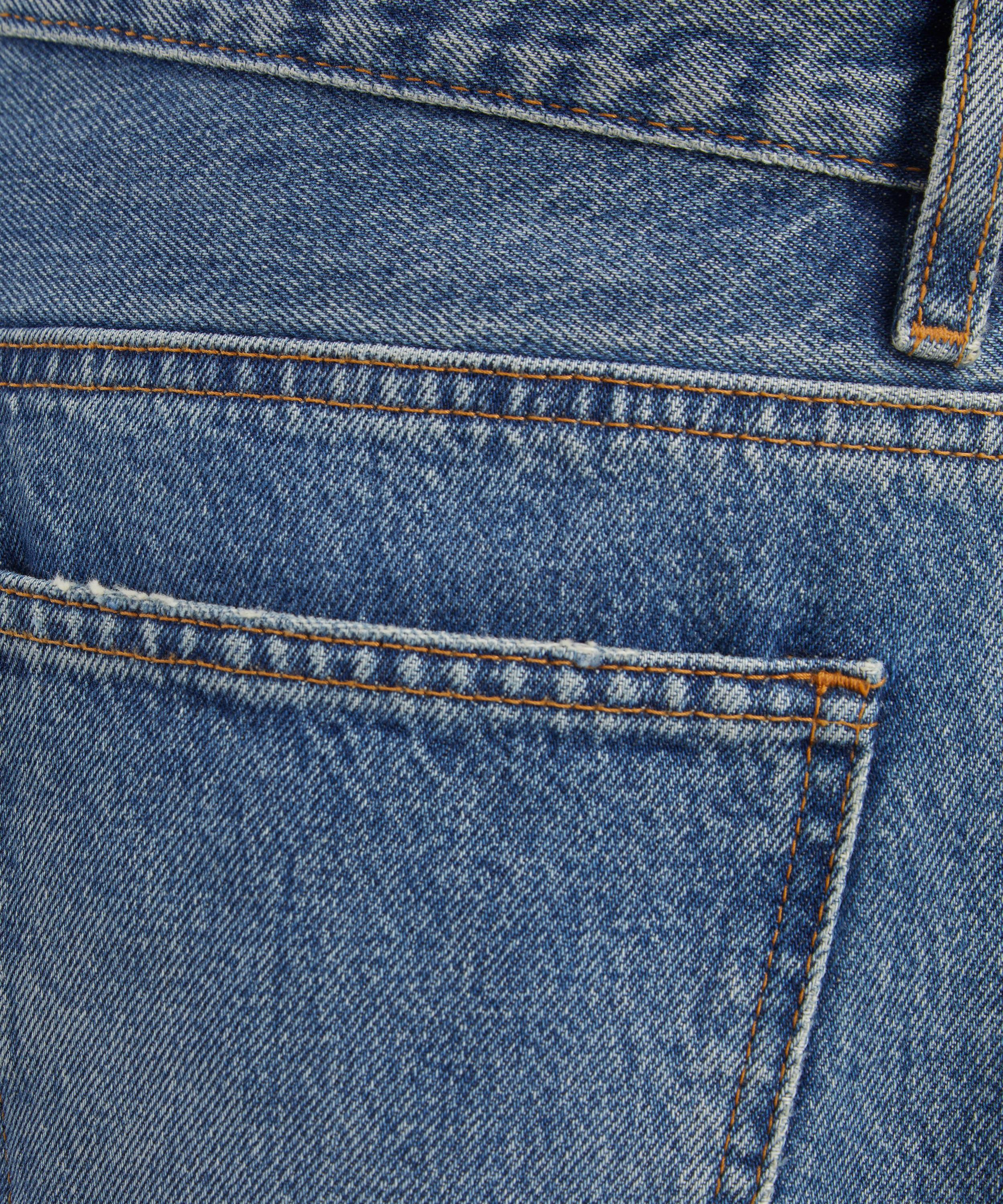 Frame - Relaxed Jeans in Outfield image number 4