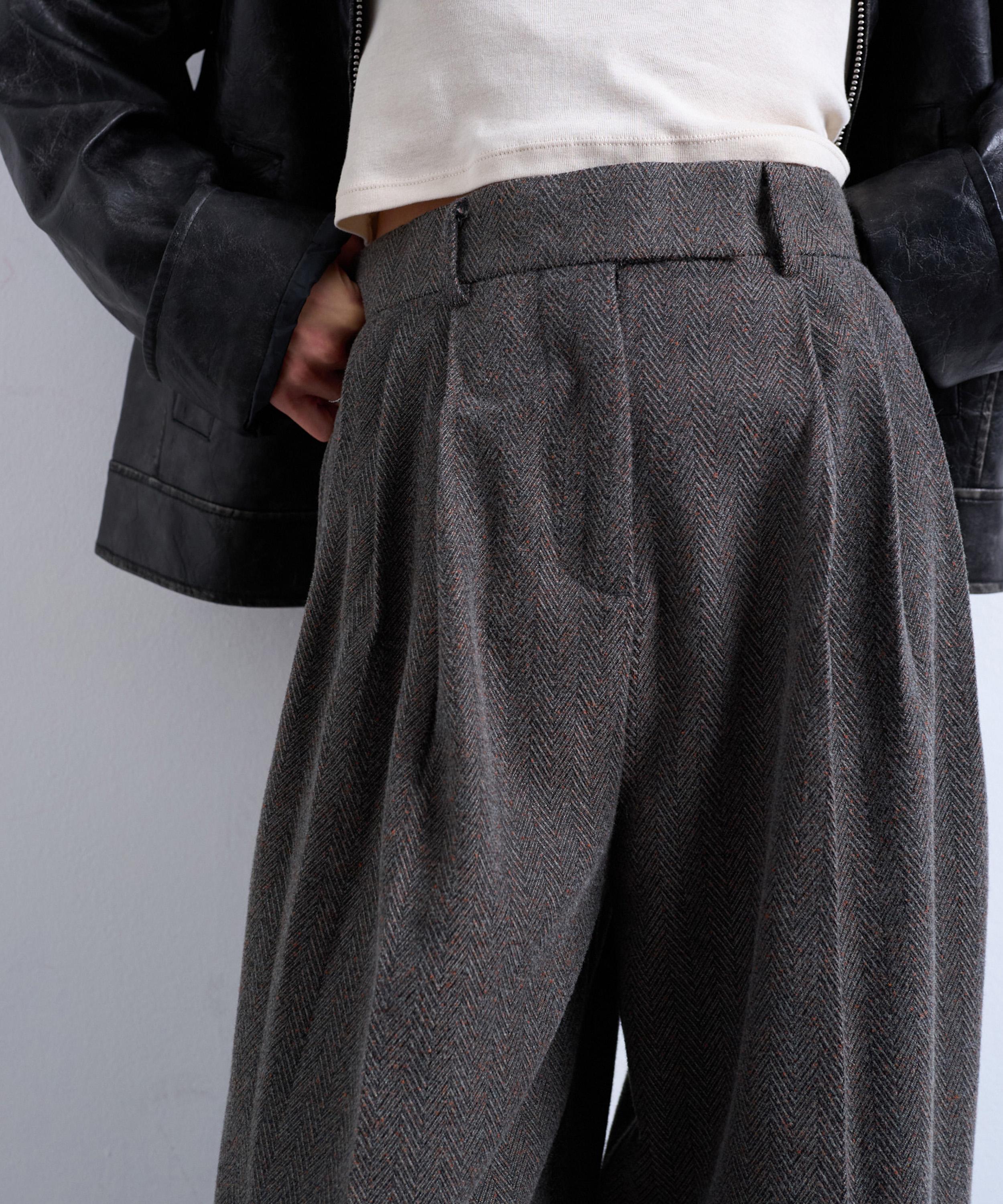 TOPSHOP - High Waisted Herringbone Pleated Front Trousers image number 2