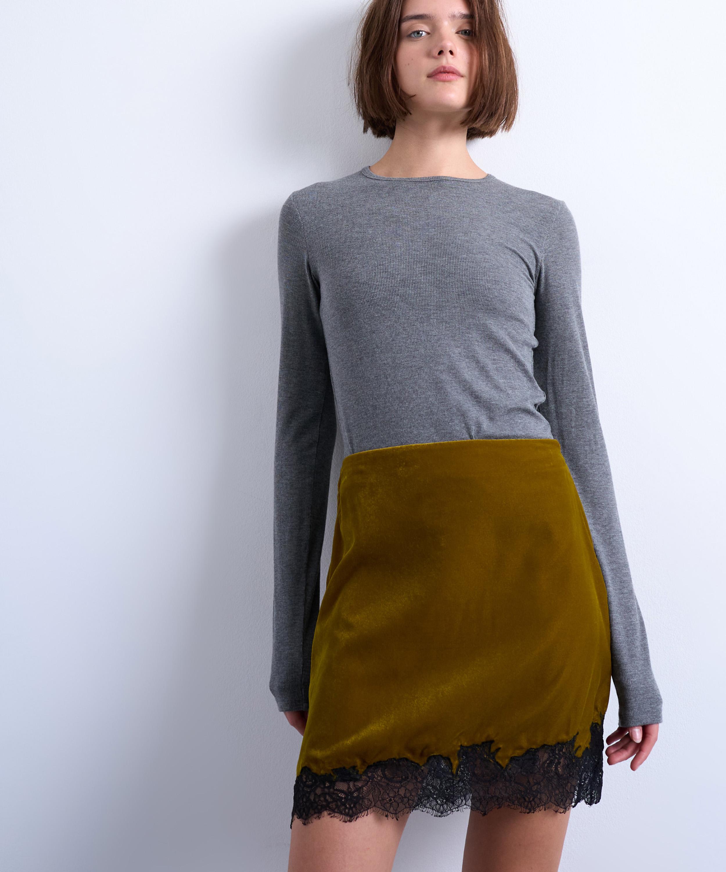 TOPSHOP - Velvet Lace Mini Skirt