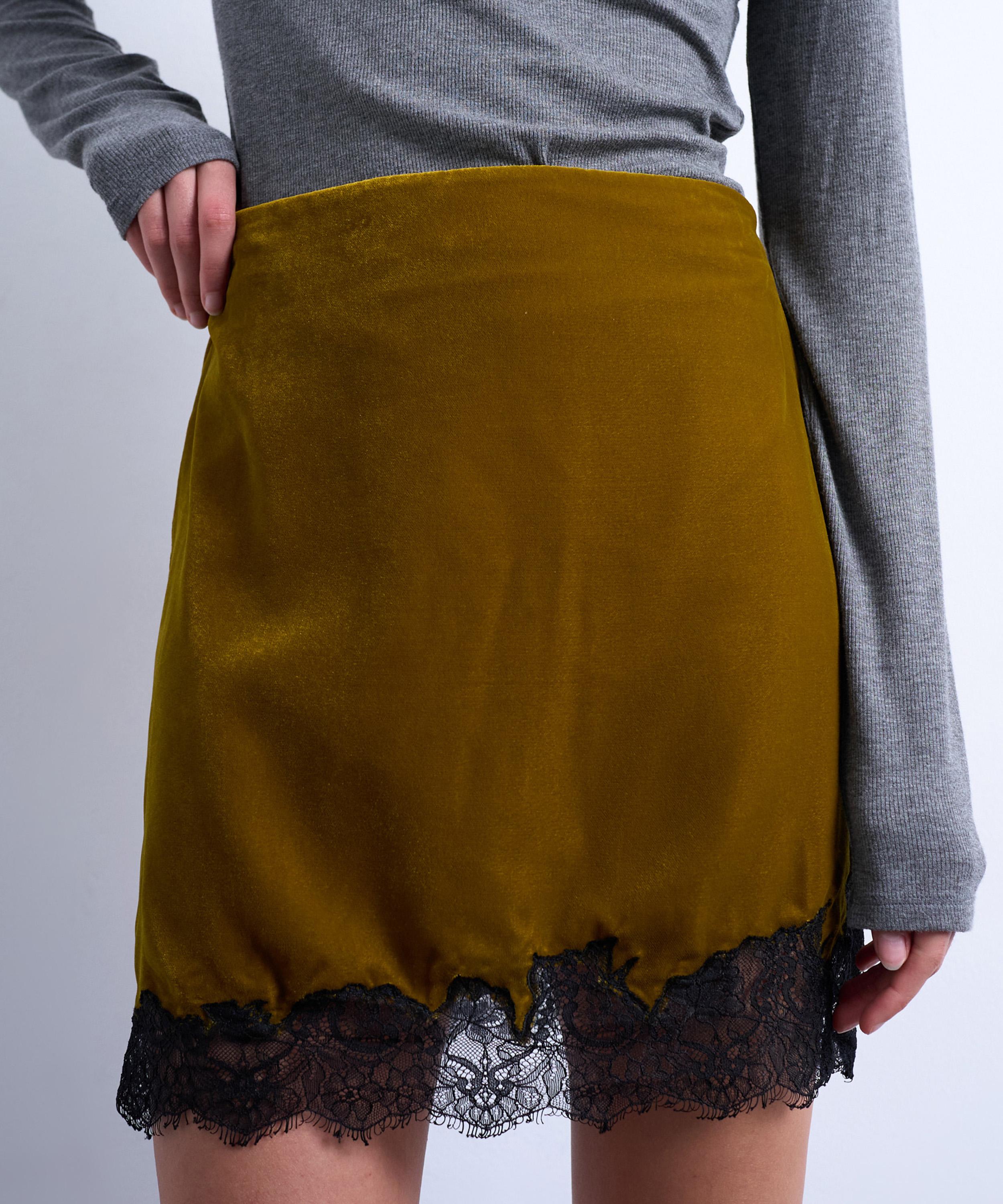 TOPSHOP - Velvet Lace Mini Skirt image number 2
