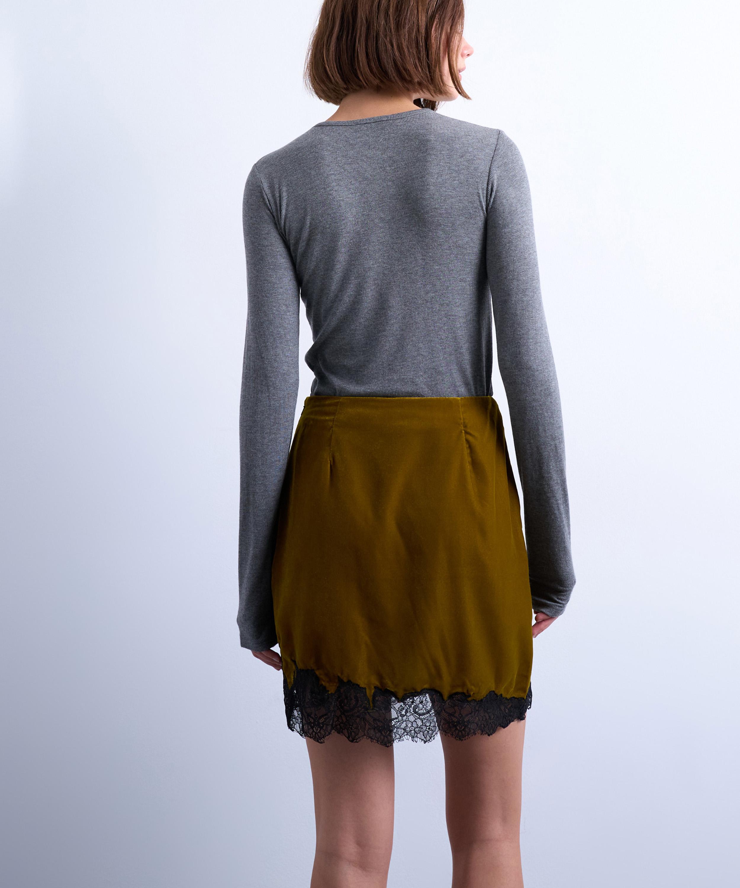 TOPSHOP - Velvet Lace Mini Skirt image number 4