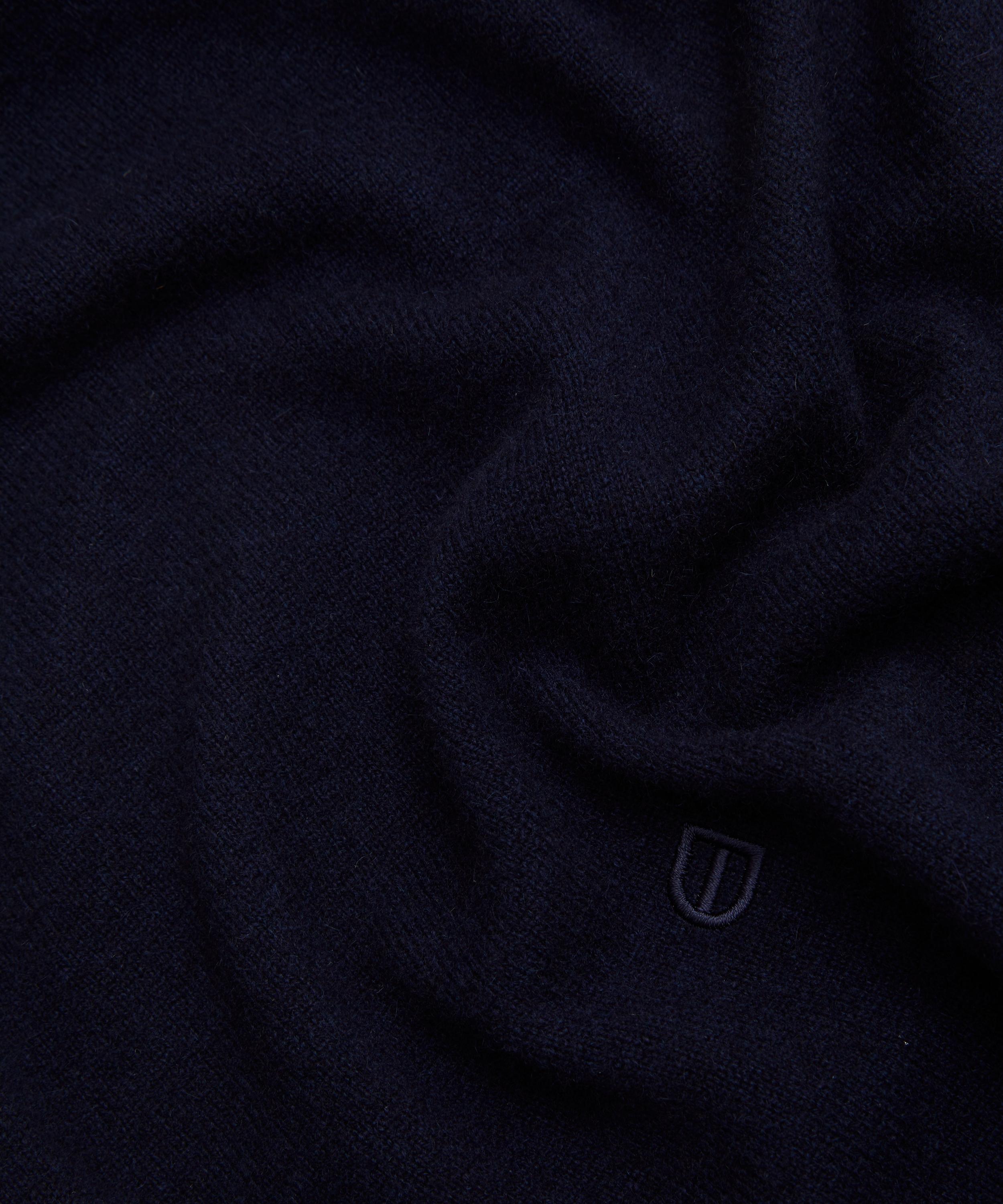 THE UNIFORM - The Bandana Scarf in Black image number 3