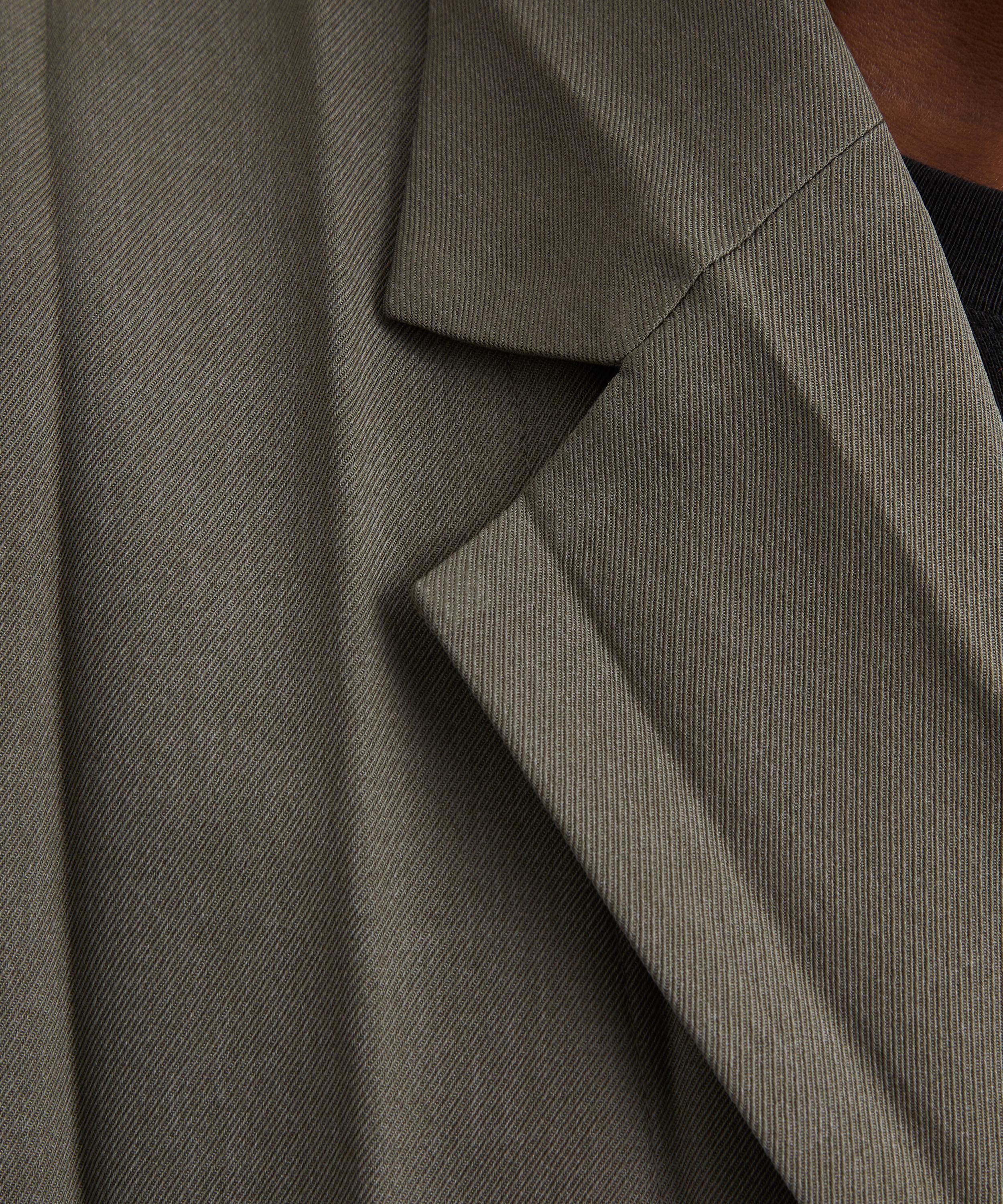 HOMME PLISSÉ ISSEY MIYAKE - EDGE ENSEMBLE  Pleated Jacket image number 4