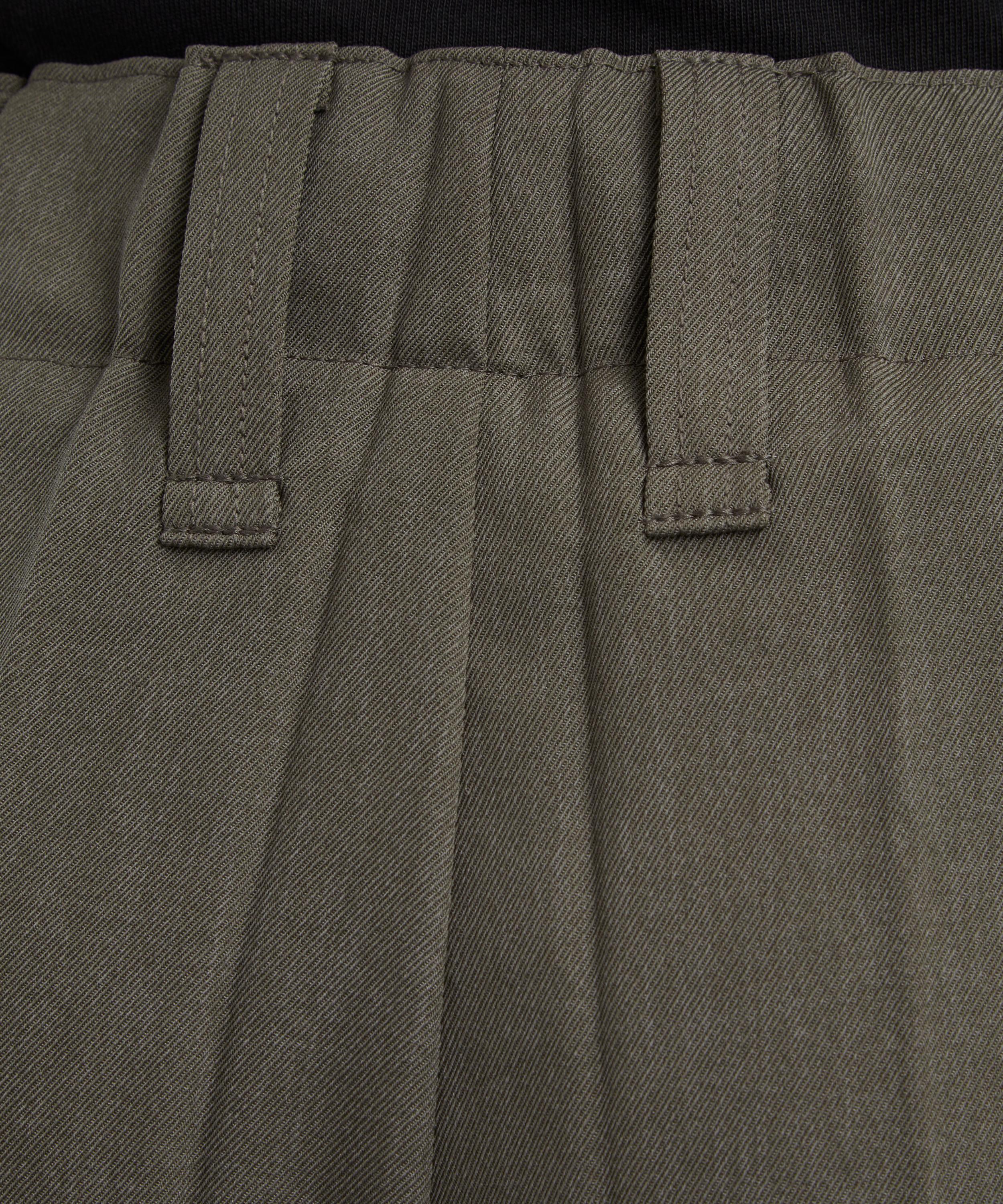 HOMME PLISSÉ ISSEY MIYAKE - EDGE ENSEMBLE Pleated Trousers image number 4