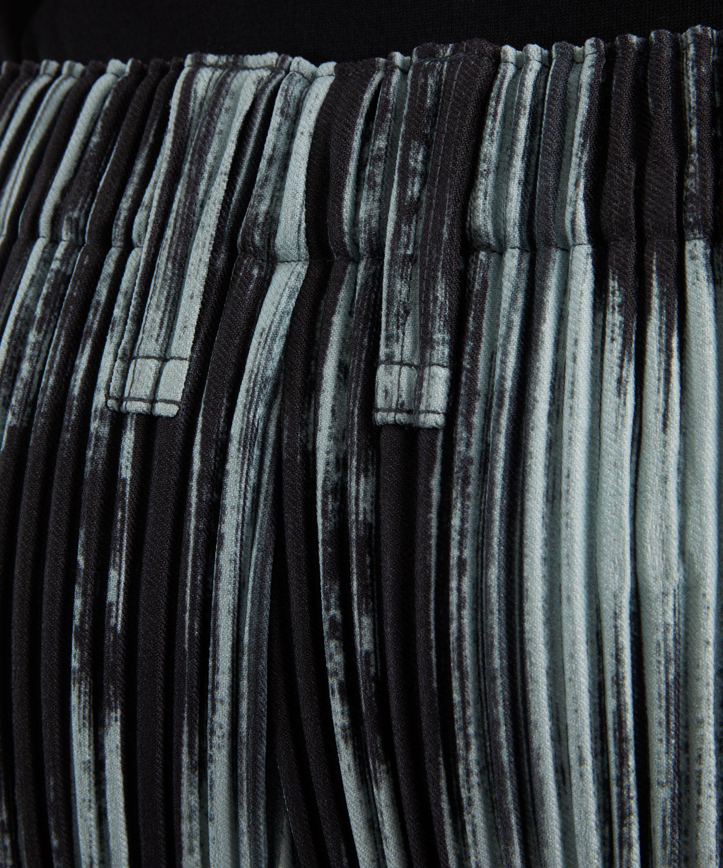 HOMME PLISSÉ ISSEY MIYAKE - BRUSHSTROKE STRIPE Pleated Trousers image number 4