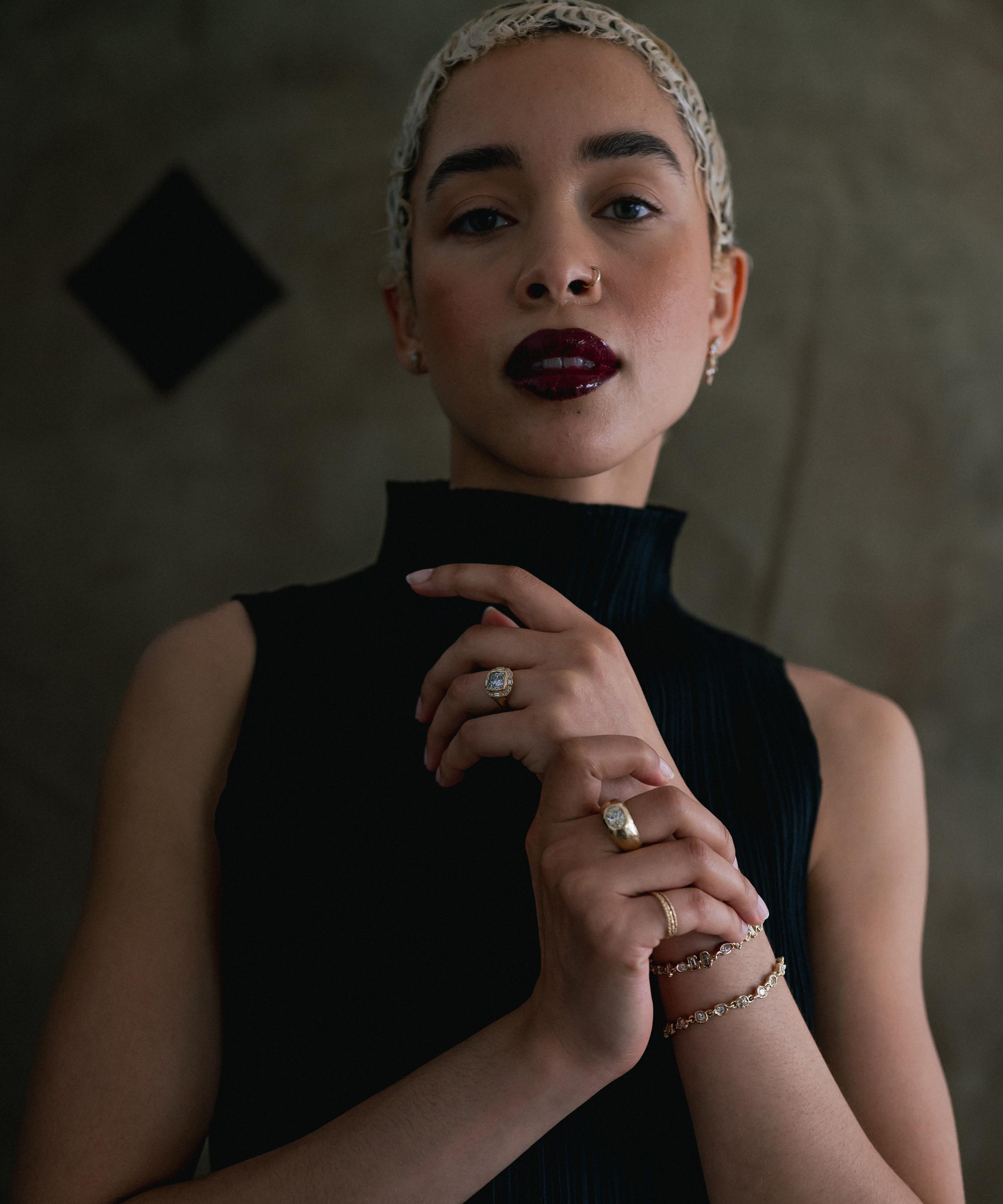Ellis Mhairi Cameron - 14ct Gold Armach Salt and Pepper Diamond Cocktail Ring image number 2