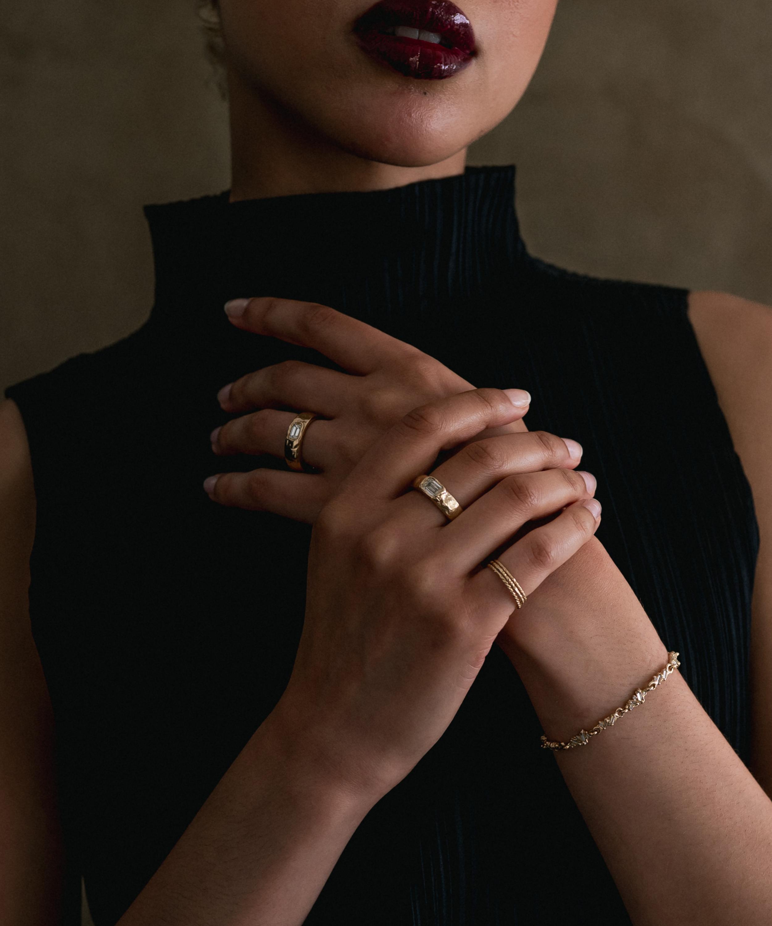 Ellis Mhairi Cameron - 14ct Gold Armach Lemon Diamond Wide Ring image number 1