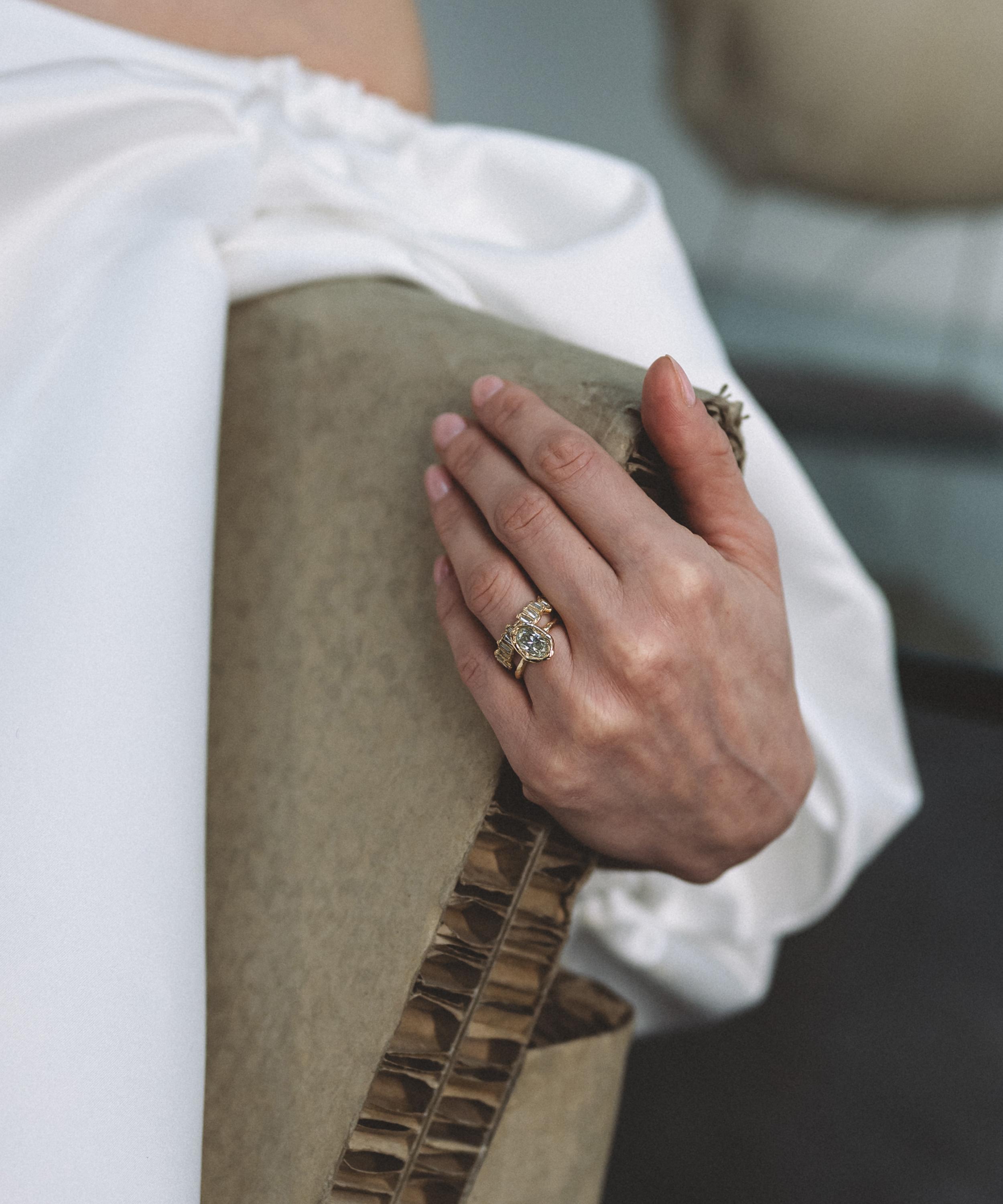 Ellis Mhairi Cameron - 14ct Gold Molten White Baguette Diamond Eternity Scatter Ring image number 1