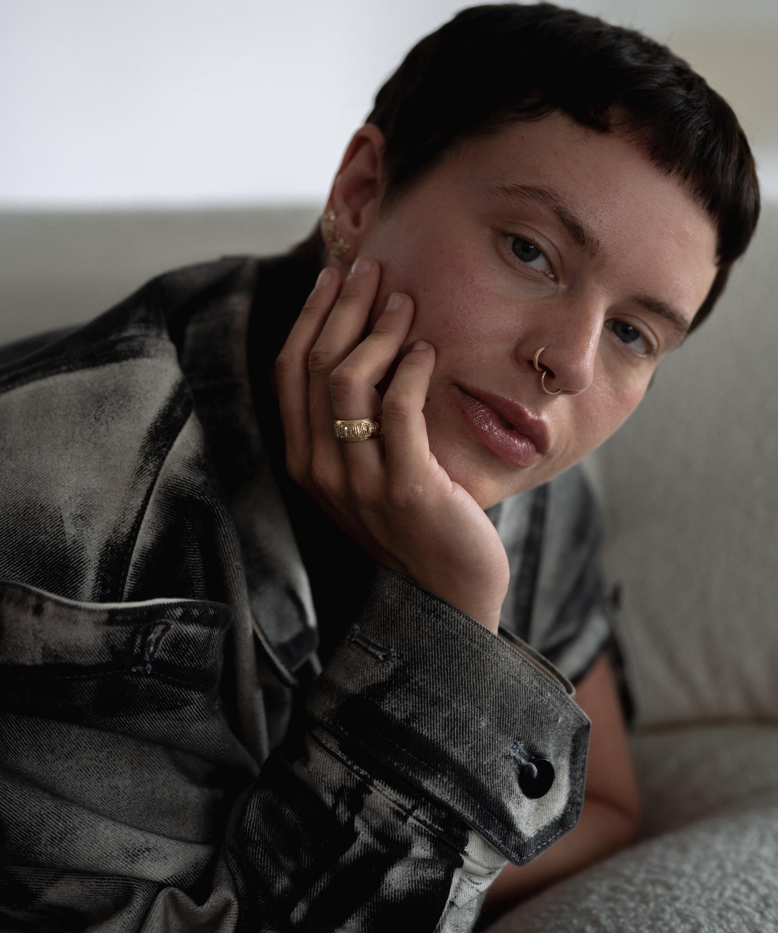 Ellis Mhairi Cameron - 14ct Gold Lemon Baguette Diamond Half Eternity Scatter Ring image number 1