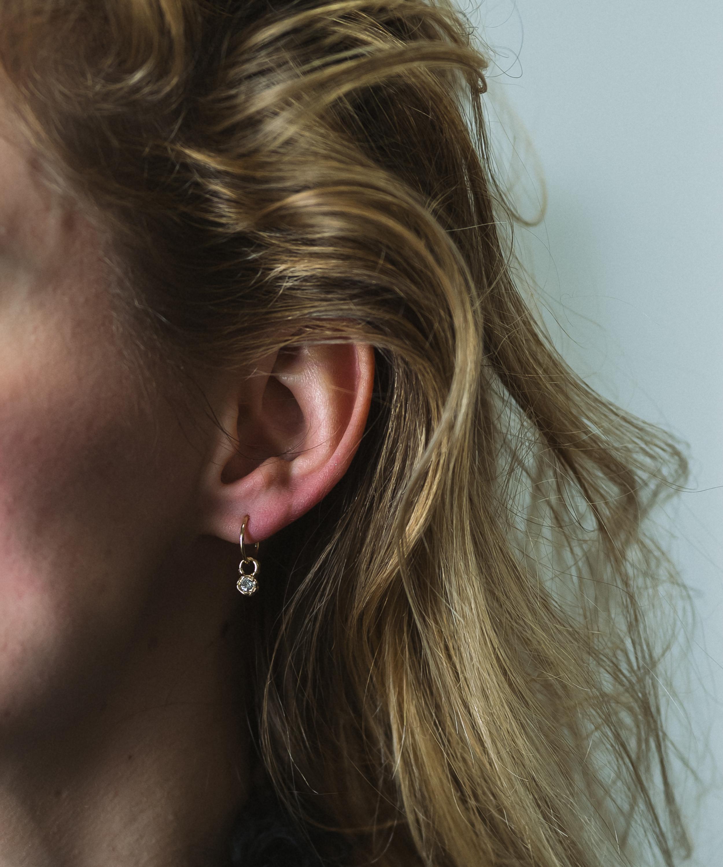 Ellis Mhairi Cameron - 14ct Gold Old Cut Diamond Hammered Hoop Earrings image number 1