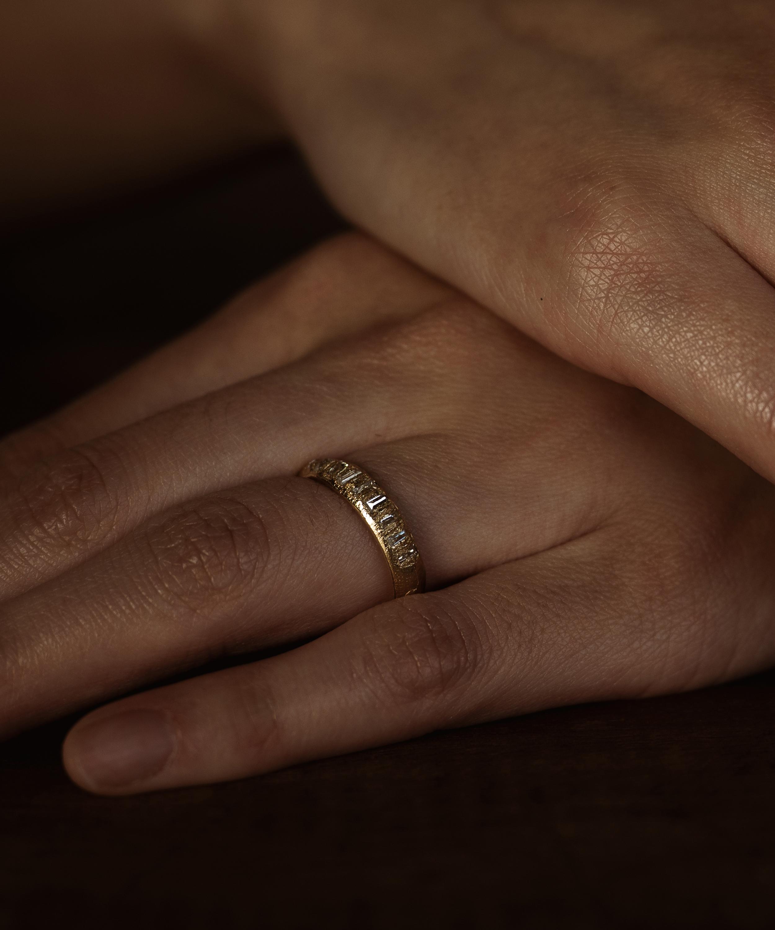 Ellis Mhairi Cameron - 14ct Gold Icy White Baguette Diamond Scatter Ring image number 1