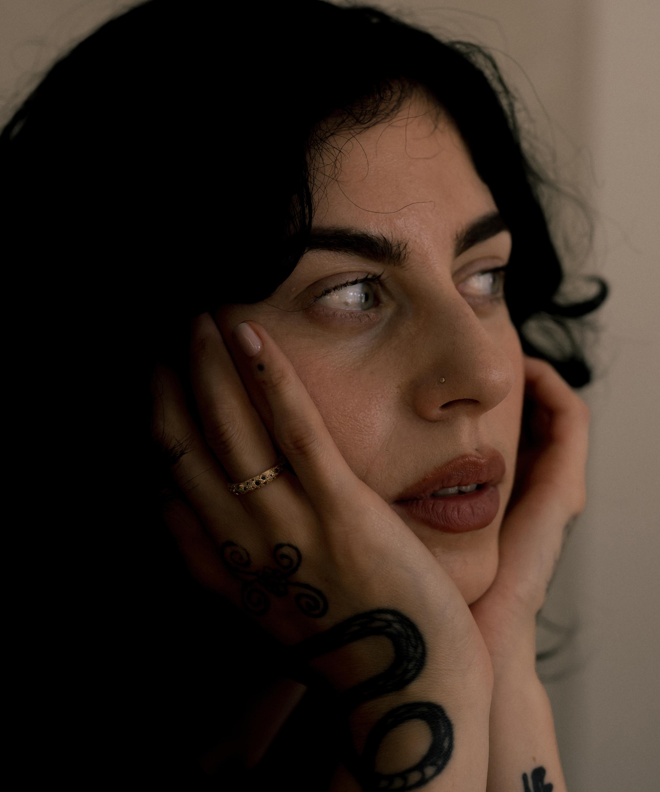 Ellis Mhairi Cameron - 14ct Gold Round Champagne Diamond Scatter Ring image number 1