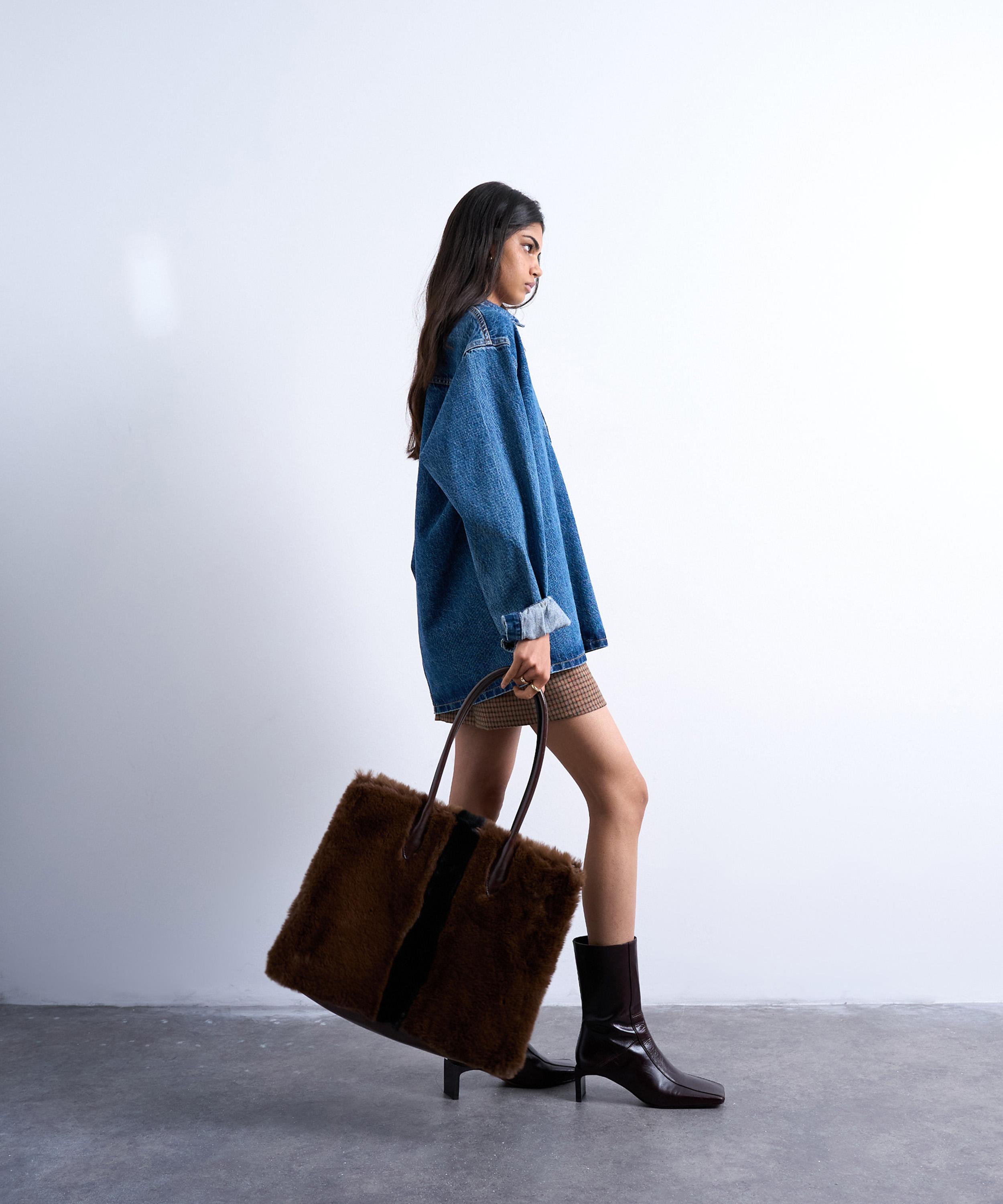 TOPSHOP - Teven Faux Fur Tote Bag image number 1