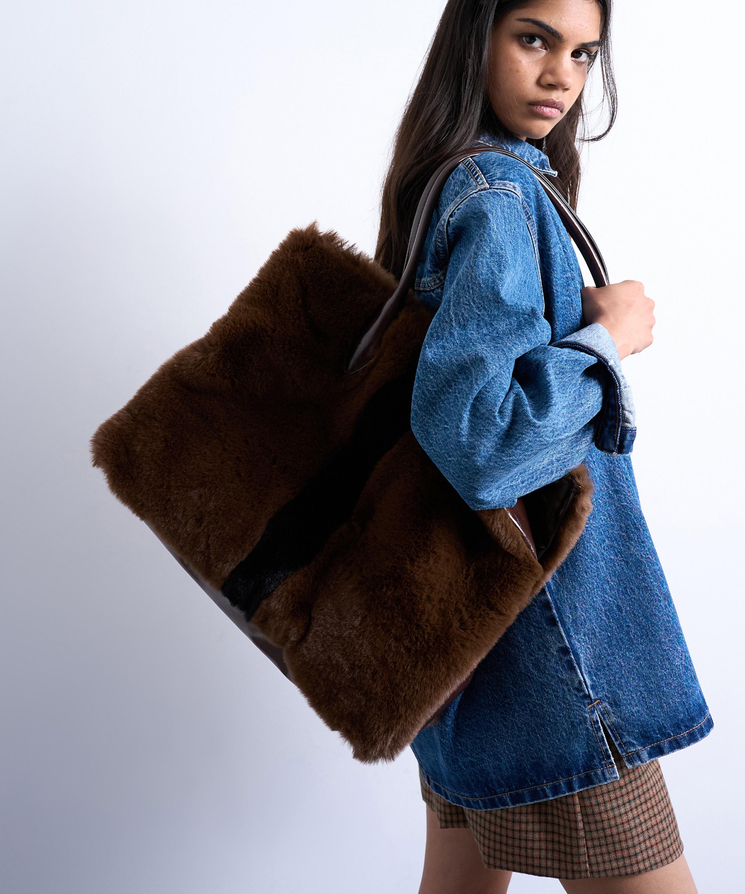 TOPSHOP - Teven Faux Fur Tote Bag image number 2