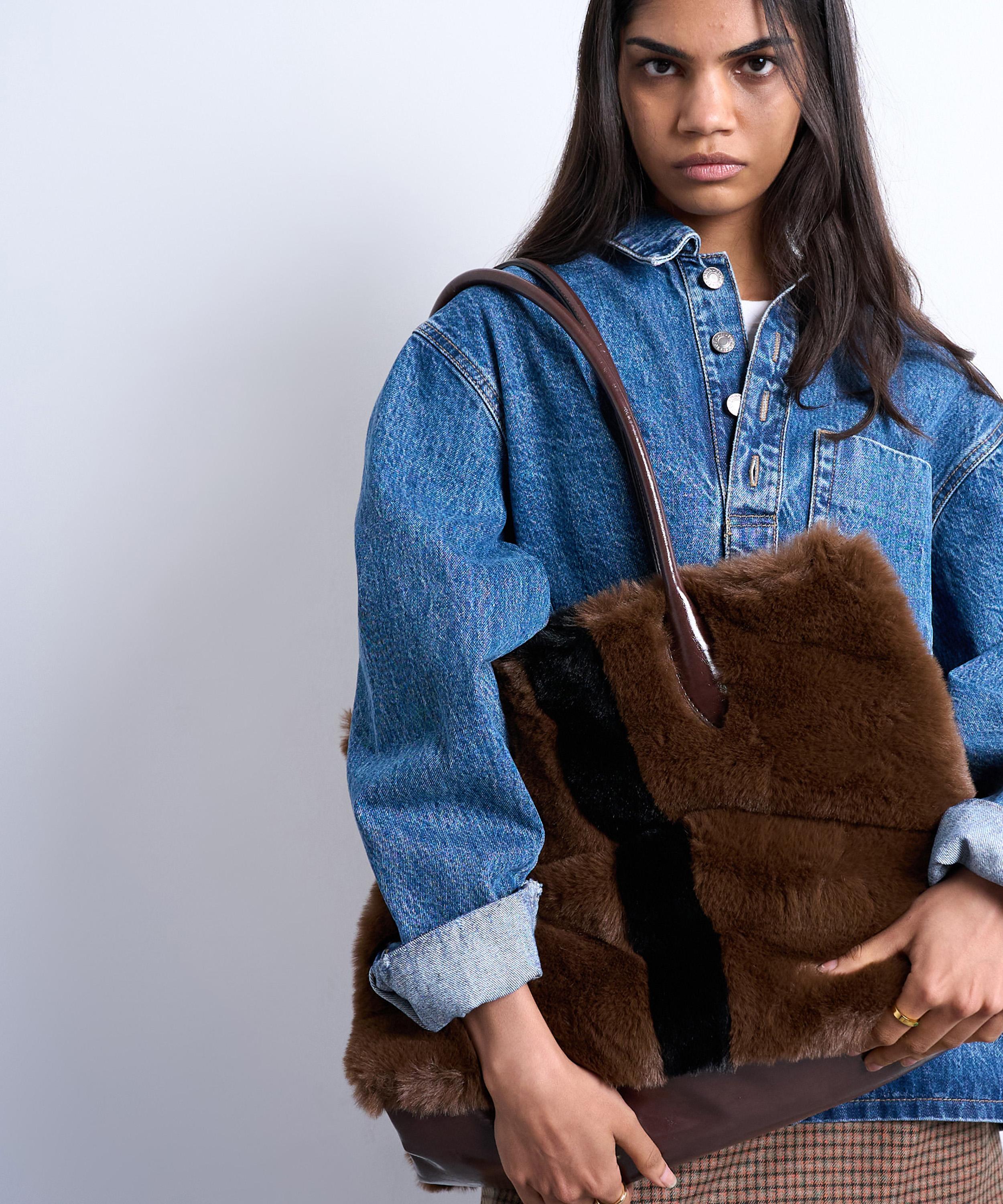 TOPSHOP - Teven Faux Fur Tote Bag image number 3