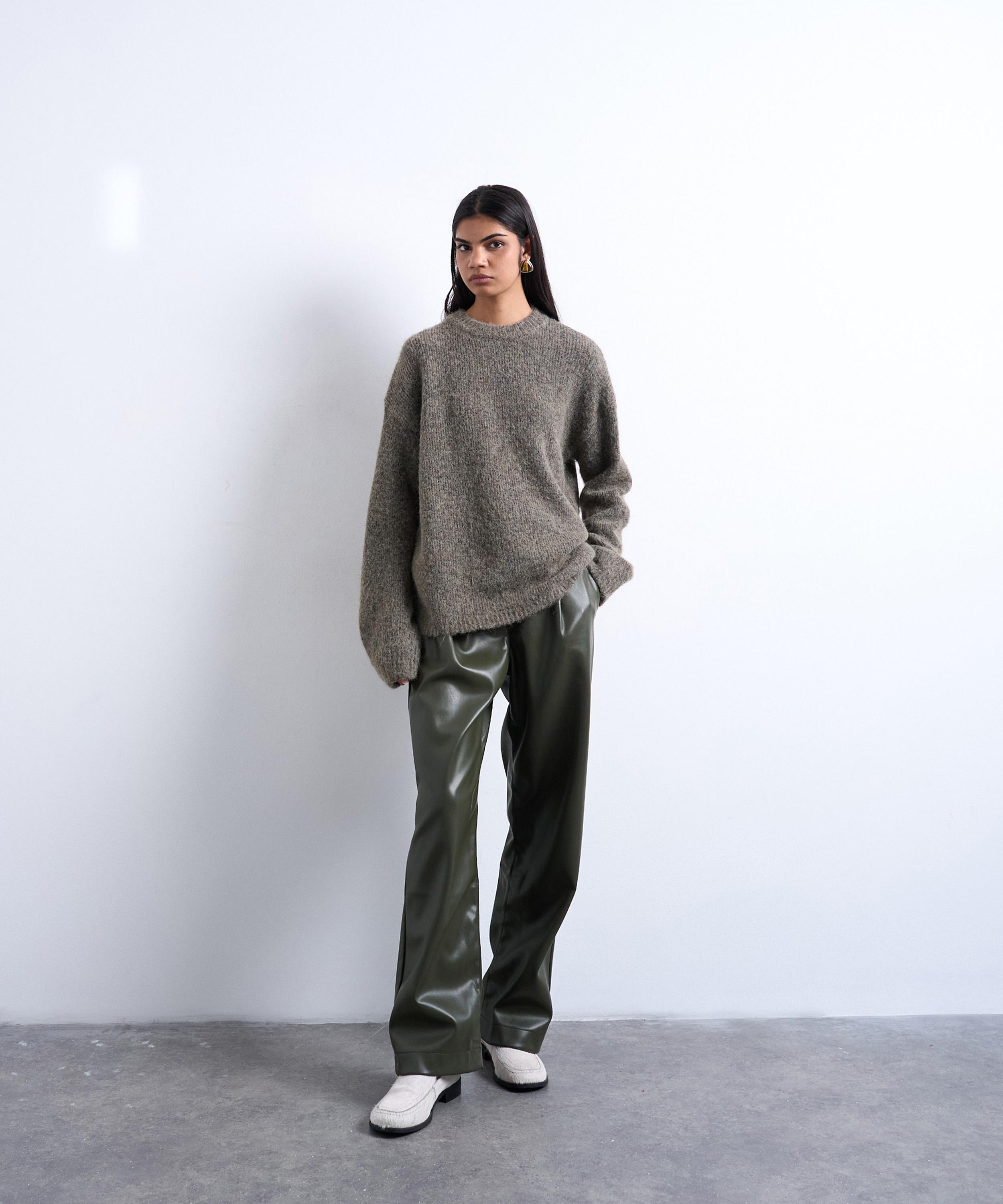 TOPSHOP - Knitted Boxy Fluffy Crew Jumper