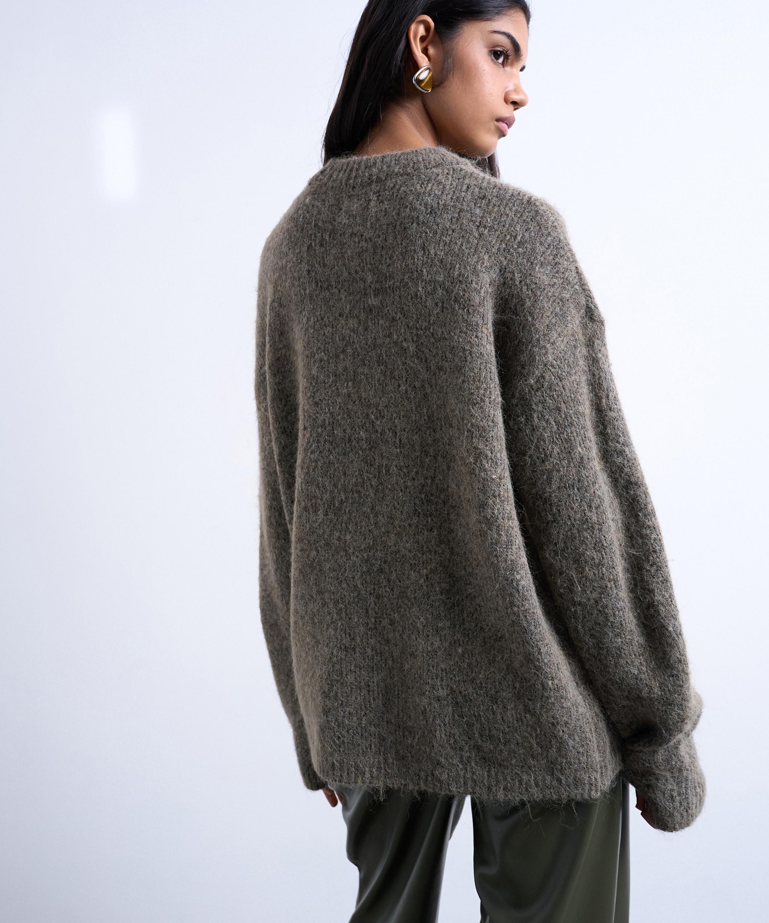 TOPSHOP - Knitted Boxy Fluffy Crew Jumper image number 3