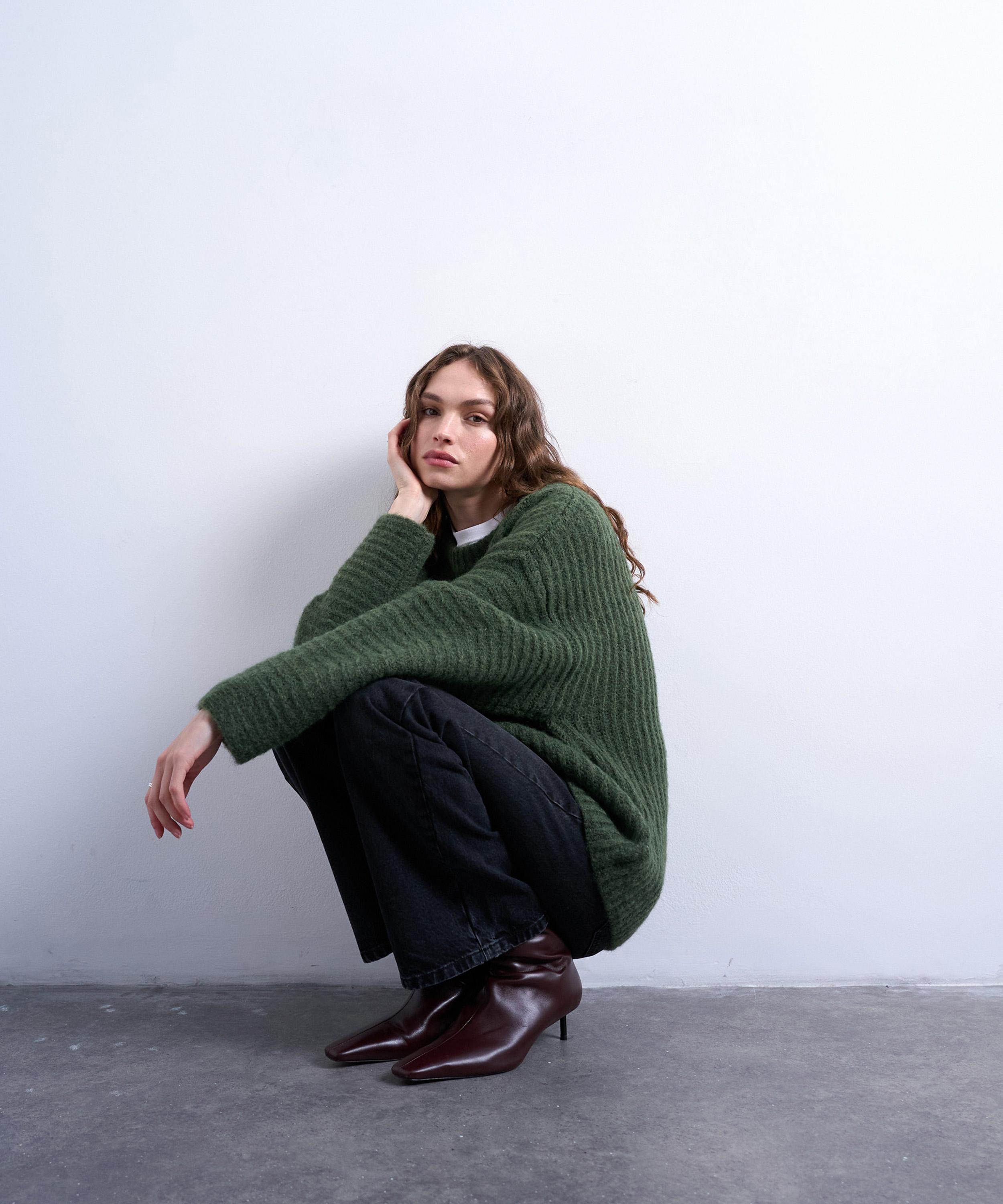 TOPSHOP - Green Knitted Oversized Ribbed Balloon Sleeve Jumper image number 2