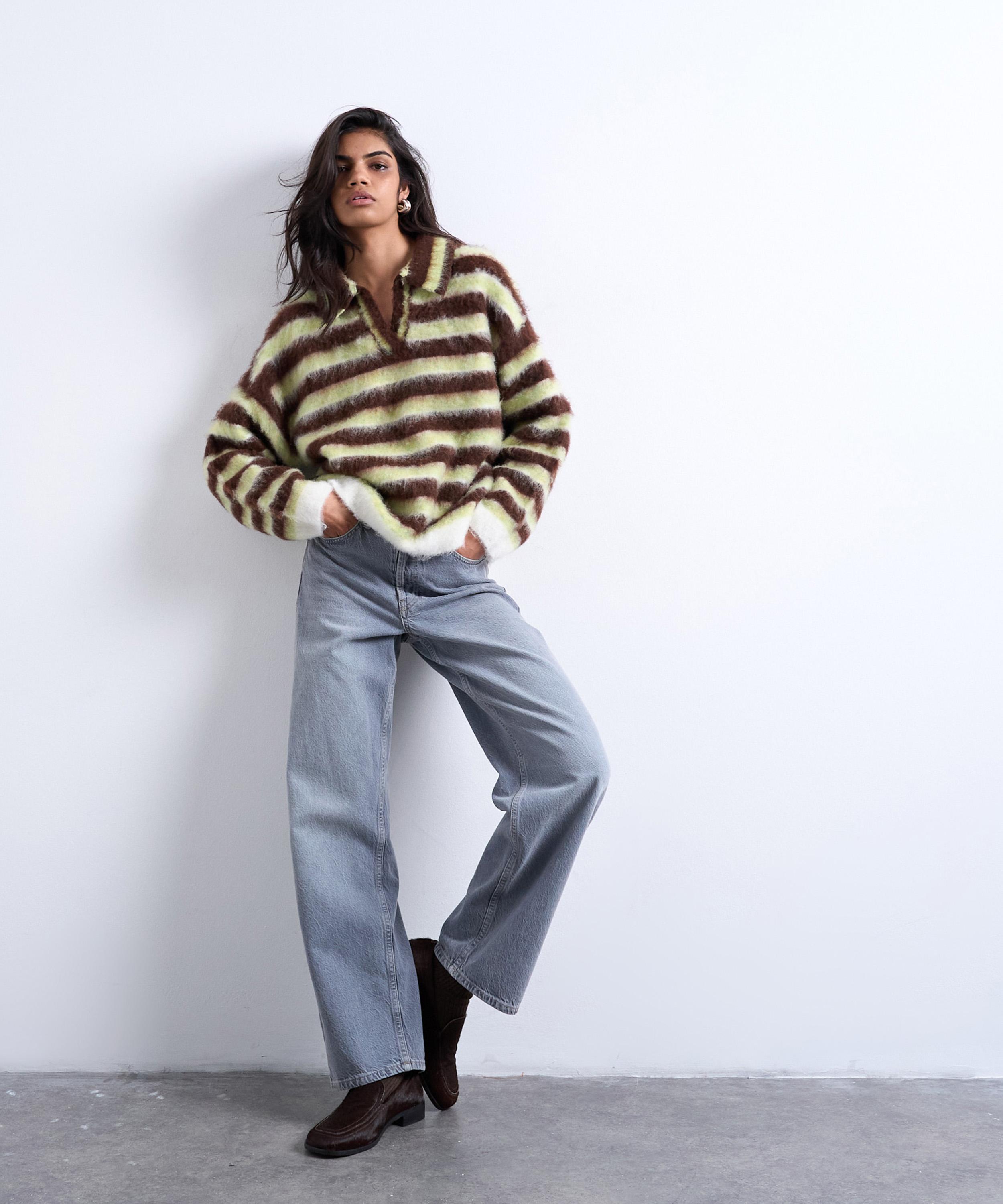 TOPSHOP - Knitted V Neck Fluffy Polo Jumper image number 1