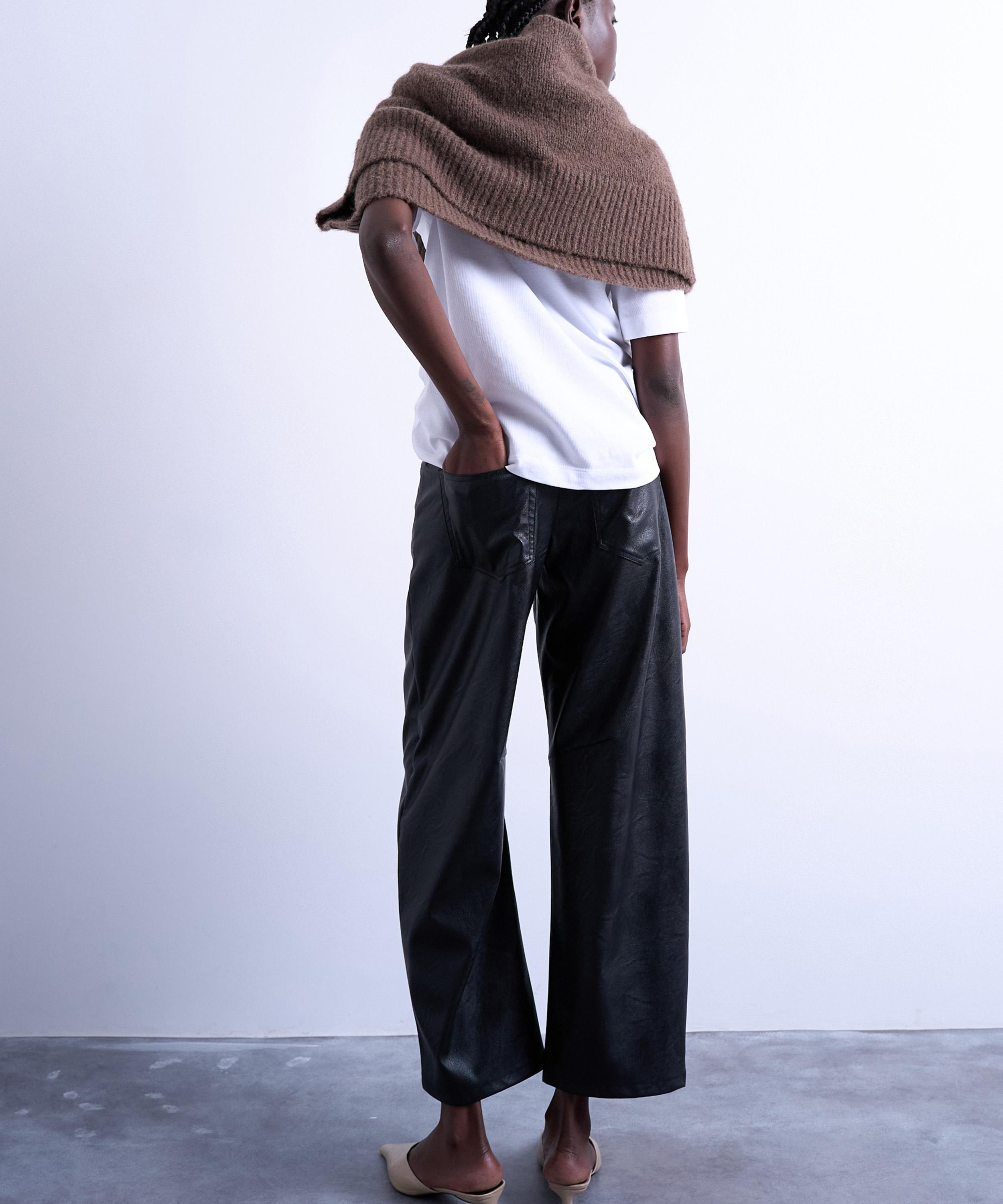 TOPSHOP - Black Faux Leather Barrel Leg Trousers image number 3