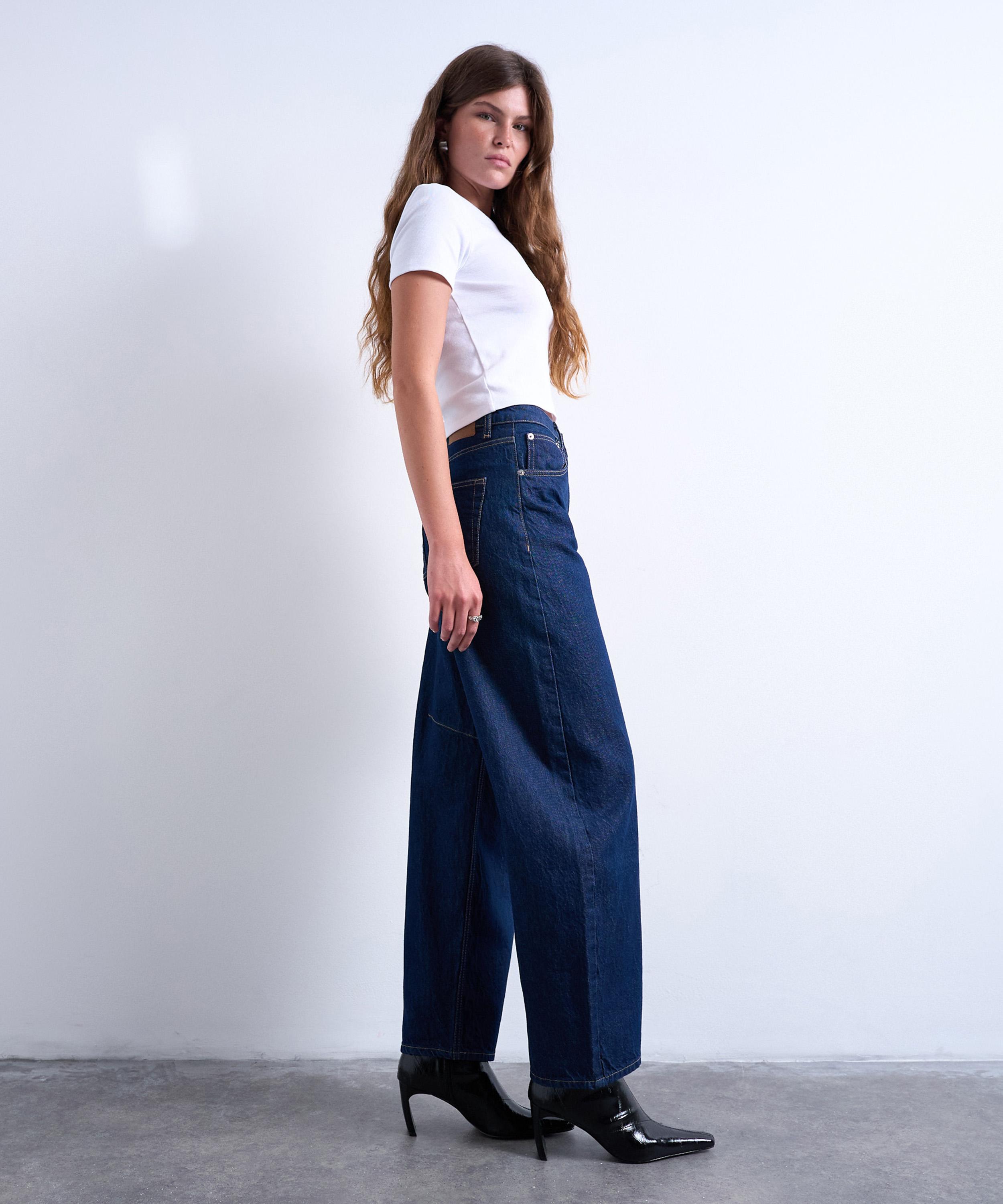 TOPSHOP - Indigo Rinse Barrel Mid Rise Jeans image number 1