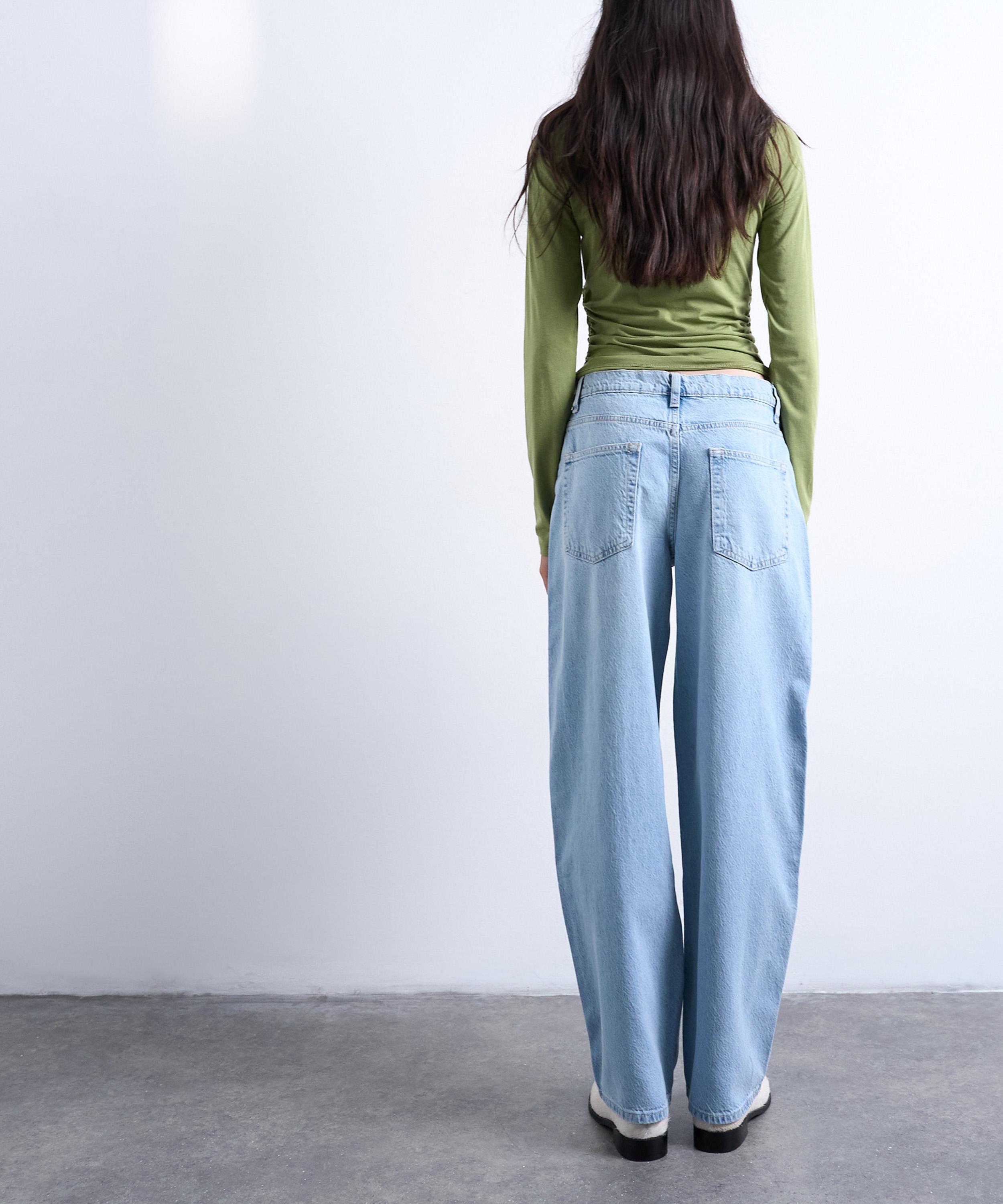 TOPSHOP - Lowrie Low-Rise Baggy Jeans in Bleach image number 1