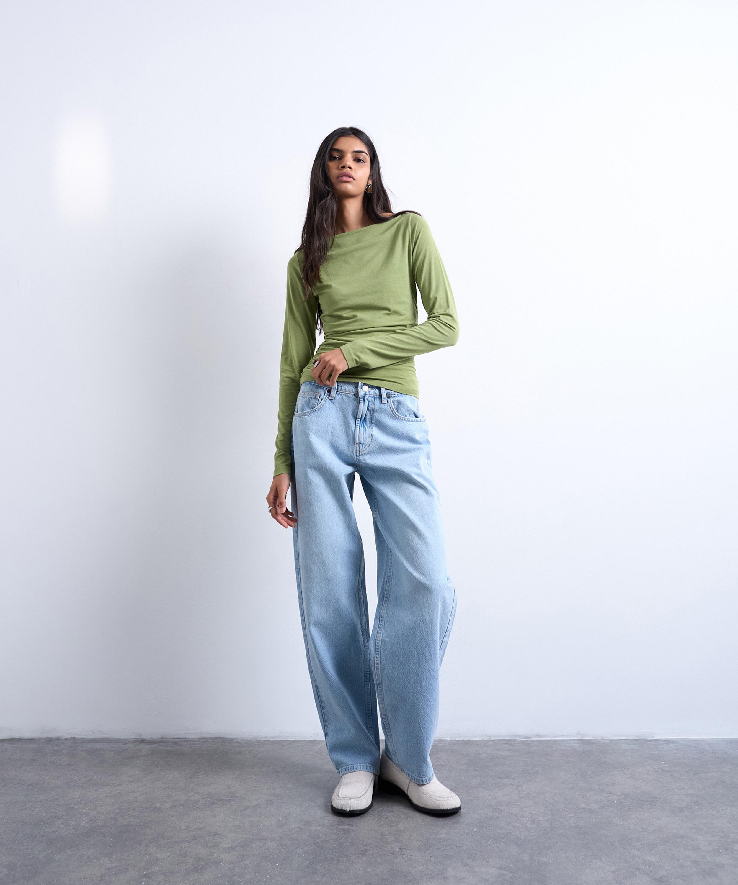 TOPSHOP - Lowrie Low-Rise Baggy Jeans in Bleach image number 3