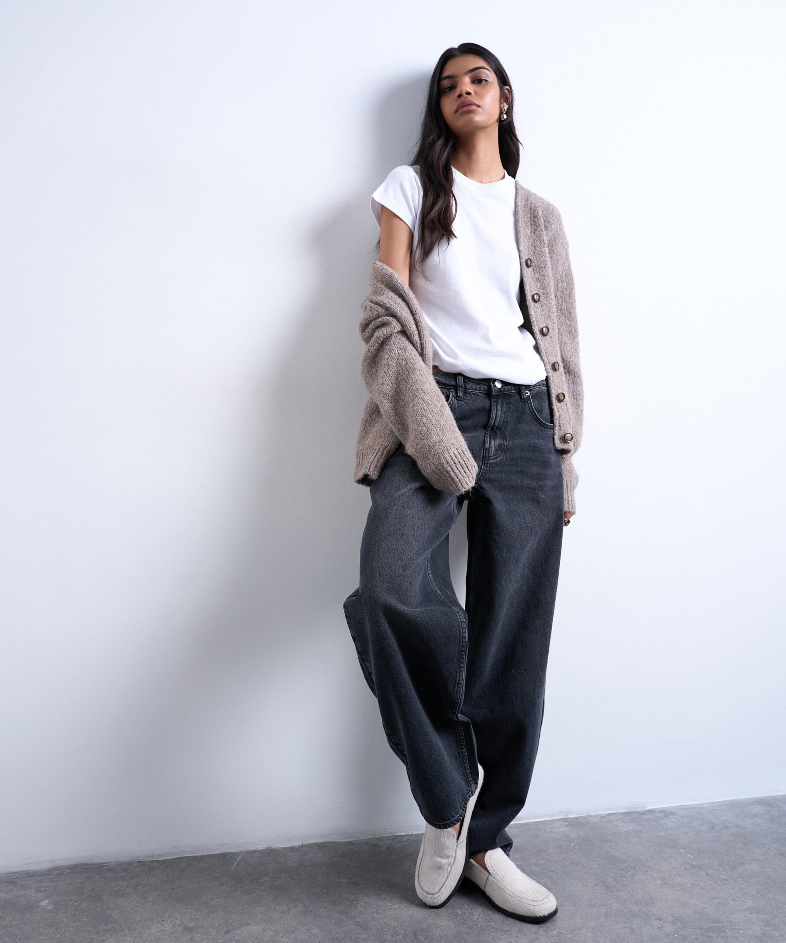 TOPSHOP - Lowrie Low-Rise Baggy Jeans in Washed Black image number 2