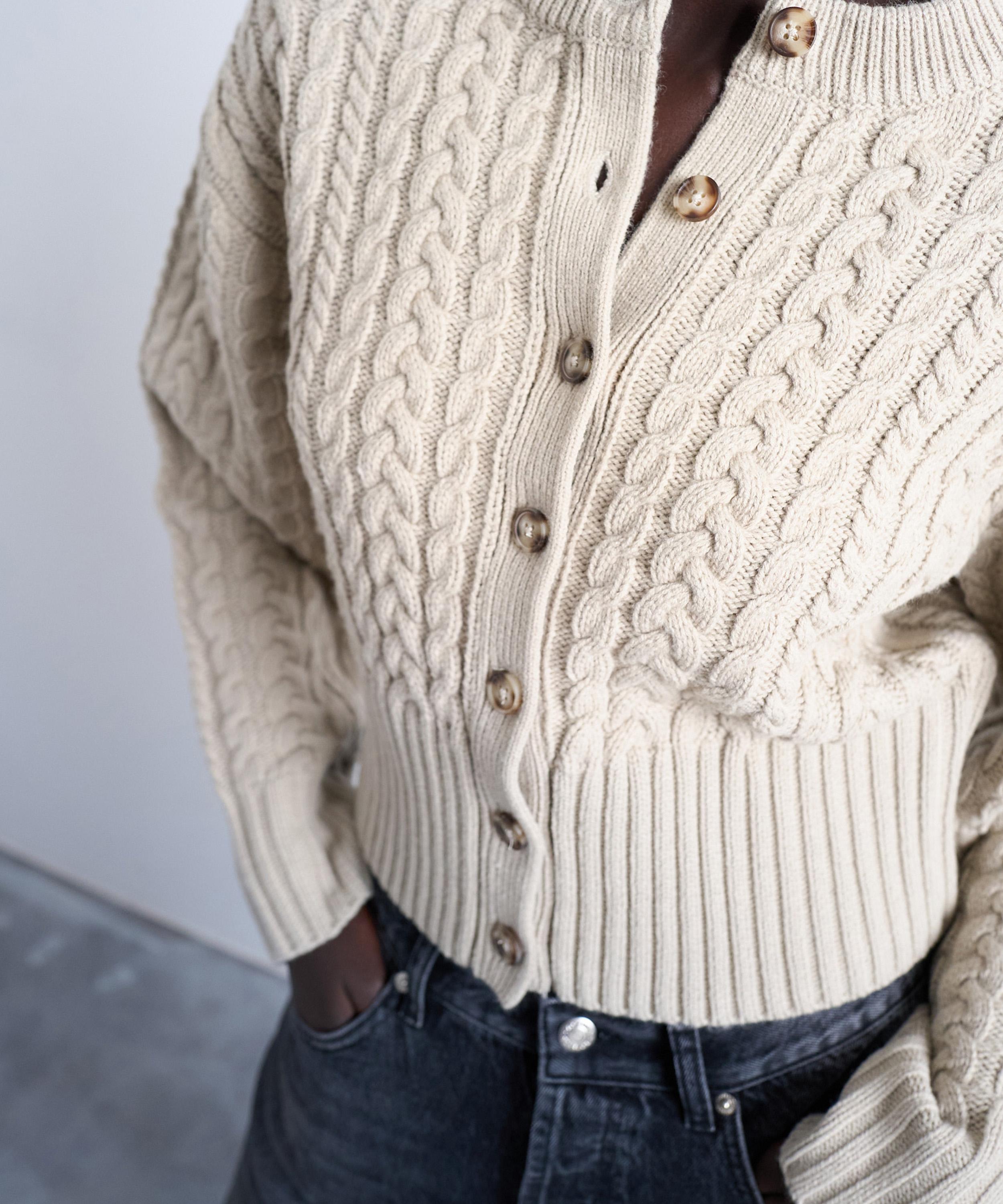 TOPSHOP - Oat Knitted Cable Fitted Waist Cardigan image number 2