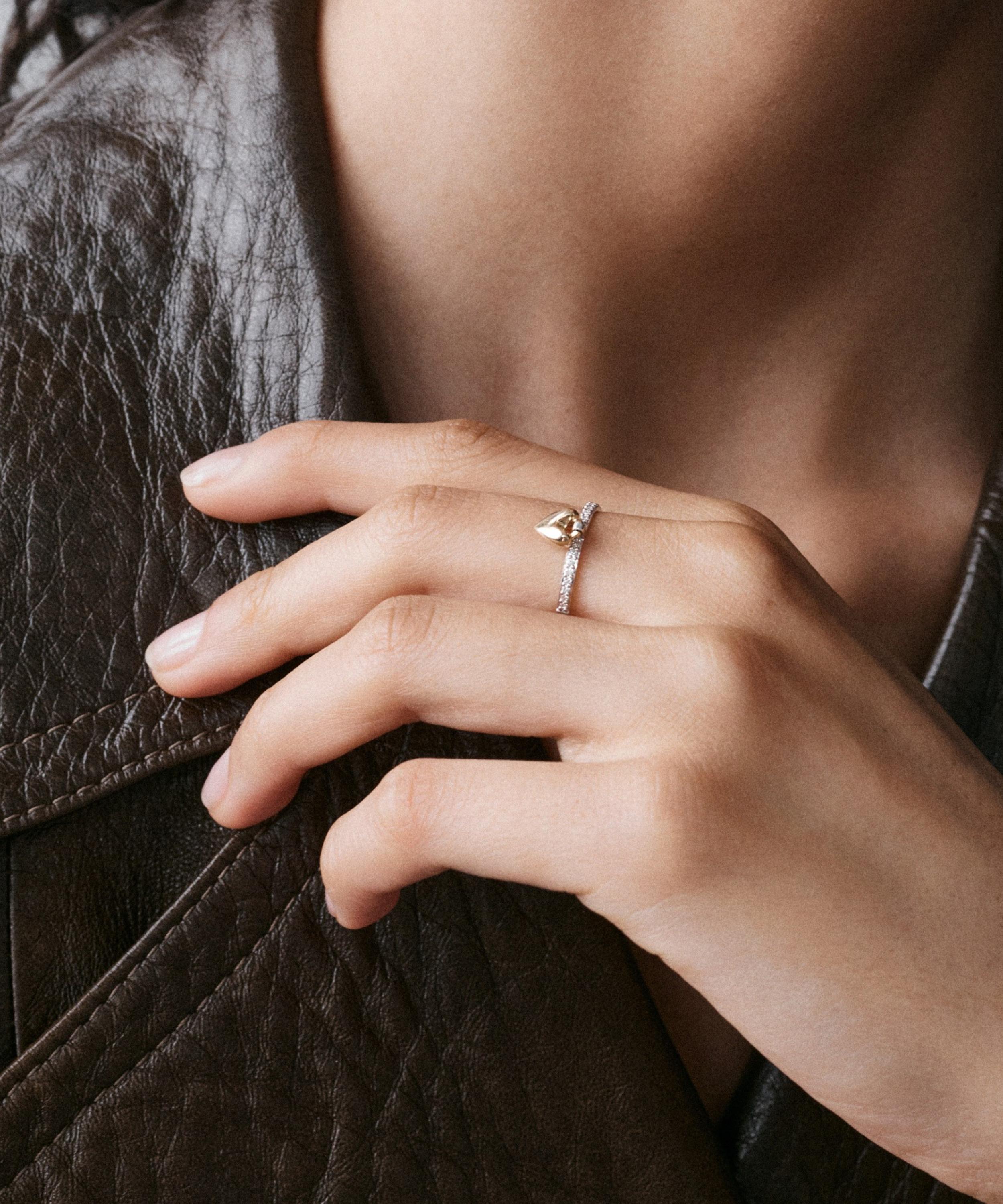 Otiumberg - Mixed Metal Diamond Heart Knocker Ring image number 1